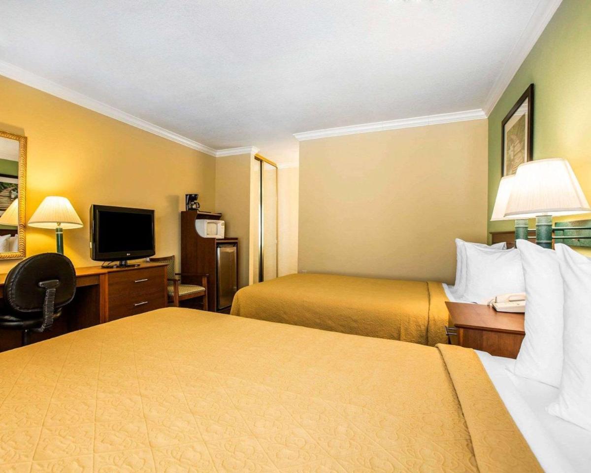 Double Room with Two Double Beds - Non-Smoking photo 3