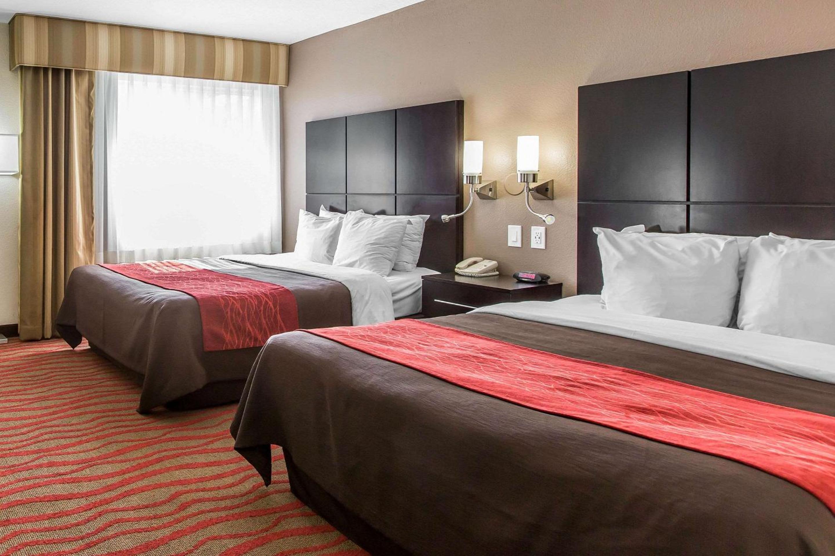 Standard Queen Room with Two Queen Beds - Non-Smoking photo 1