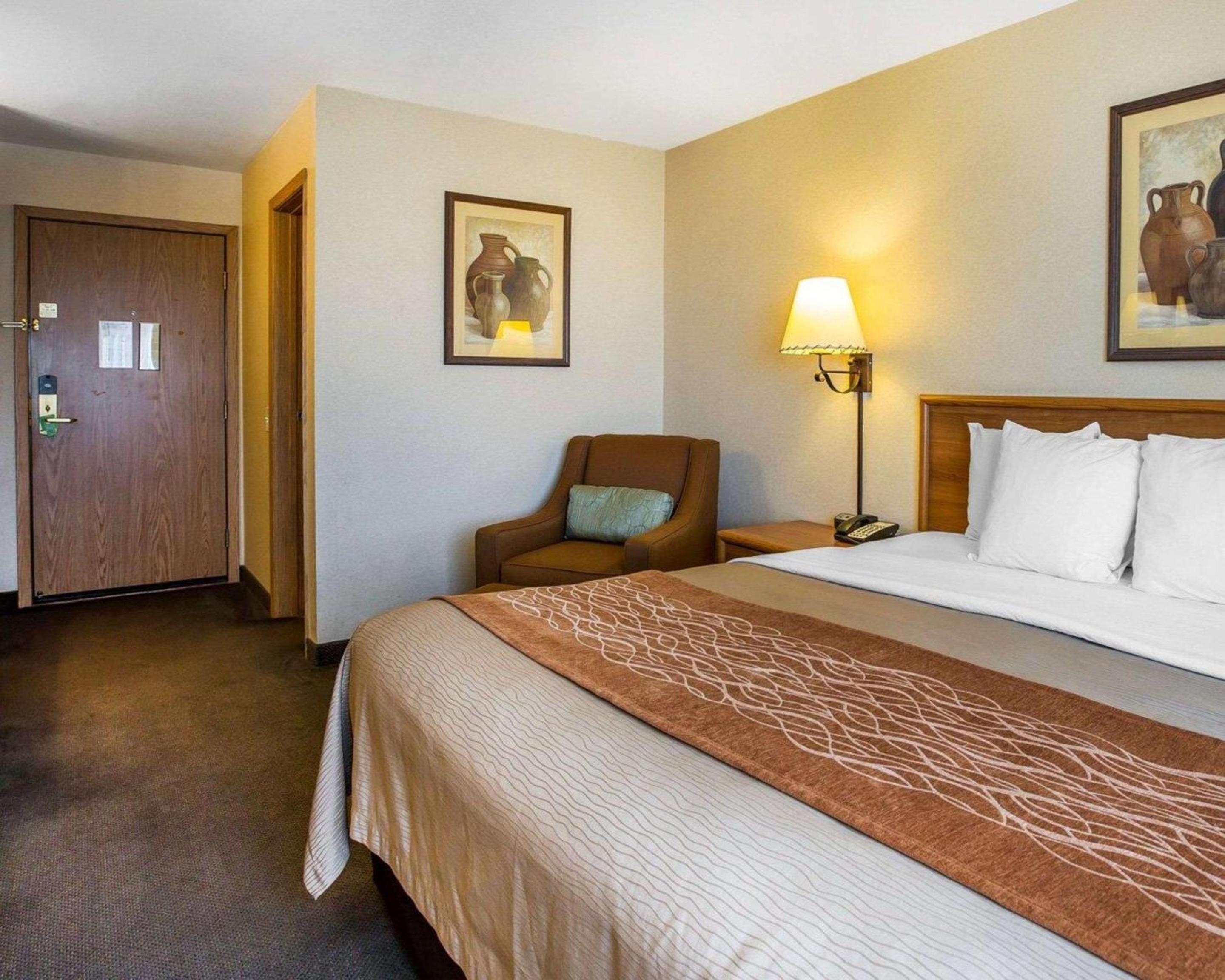 King Room - Non-Smoking - Photo 1