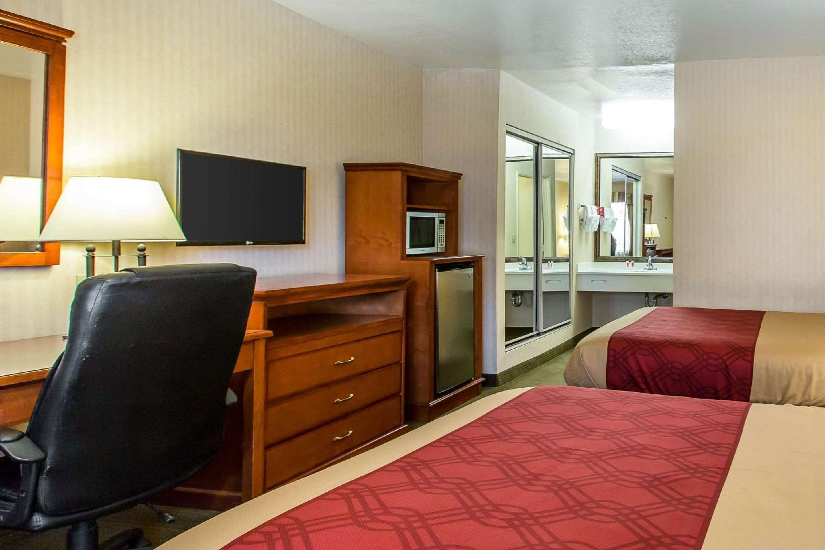 Double Room with Two Double Beds - Non-Smoking photo 1