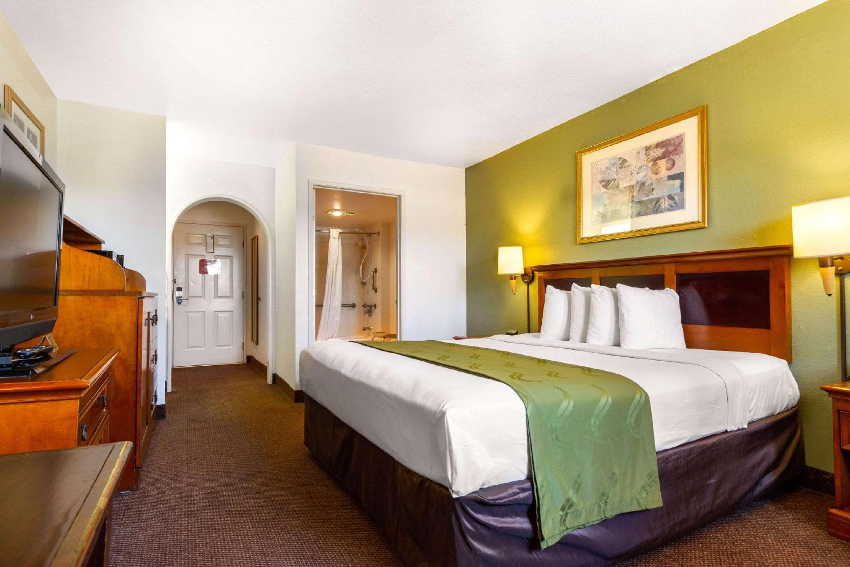 King Room - Accessible/Non-Smoking - Photo 1