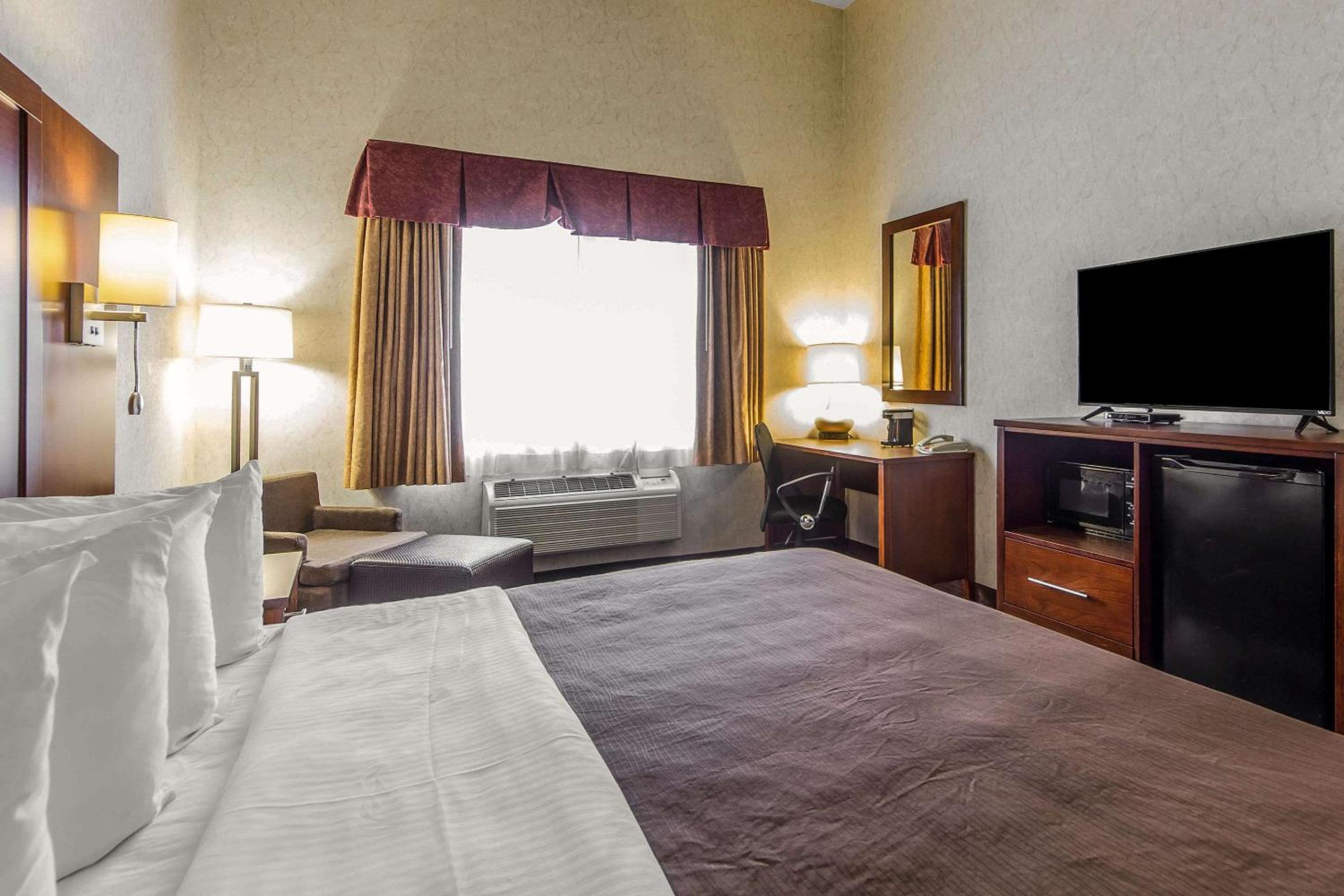 King Room - Non-Smoking photo 2