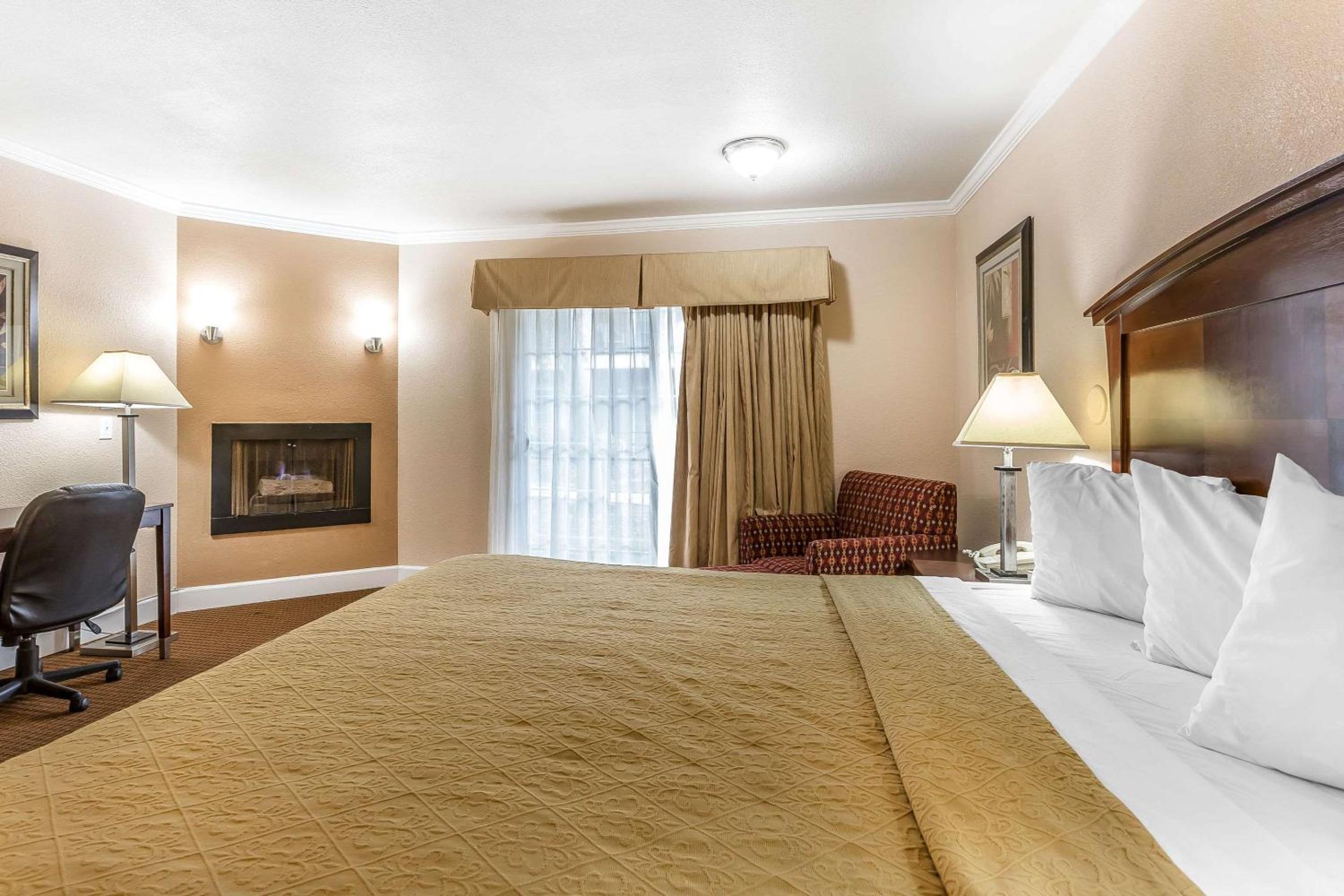 King Room with Spa Bath - Non-Smoking - Photo 1