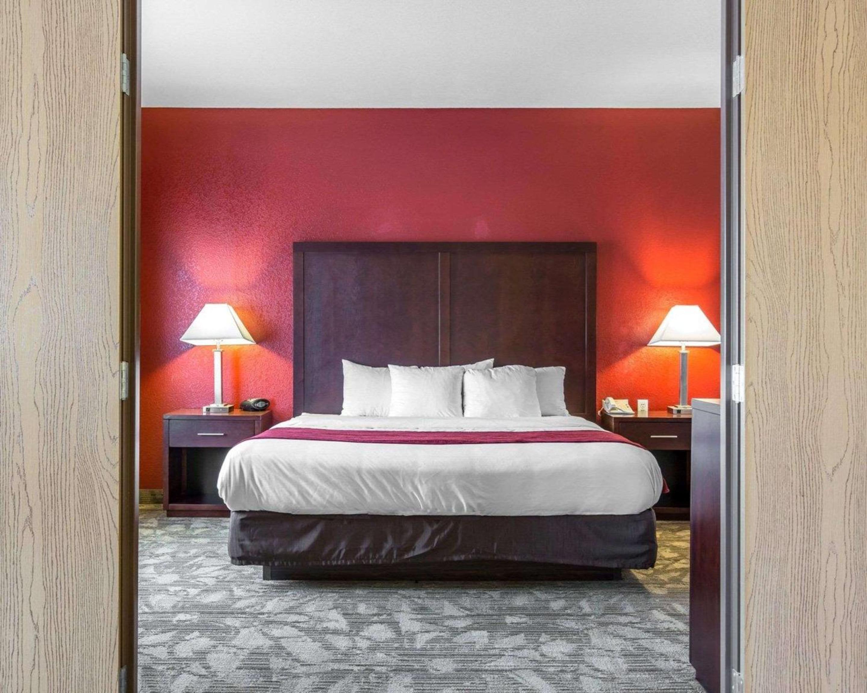 Superior King Suite - Non-Smoking - Photo 3