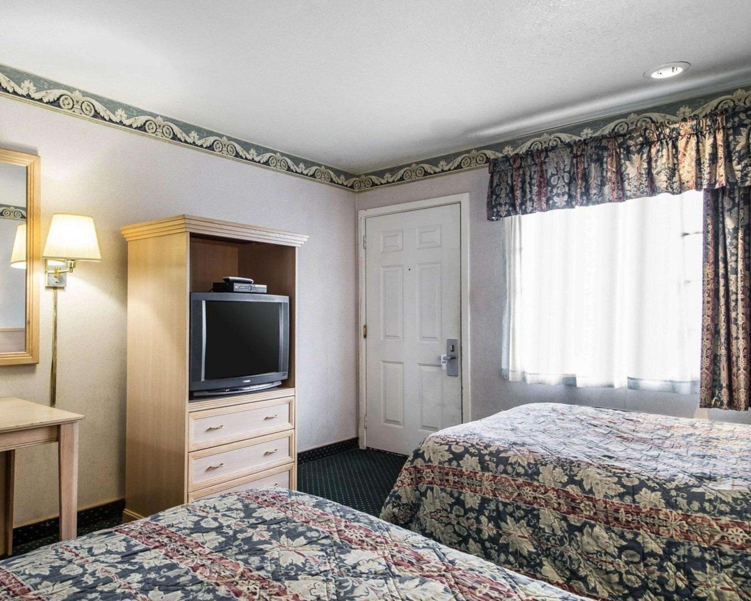 Double Room with Two Double Beds - Non-Smoking - Photo 3