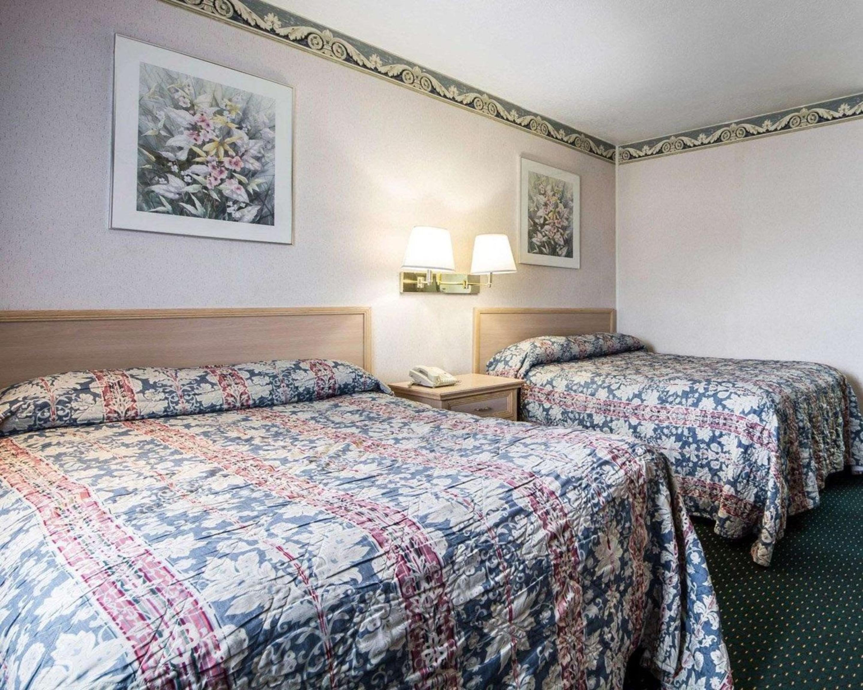 Double Room with Two Double Beds - Non-Smoking - Photo 2