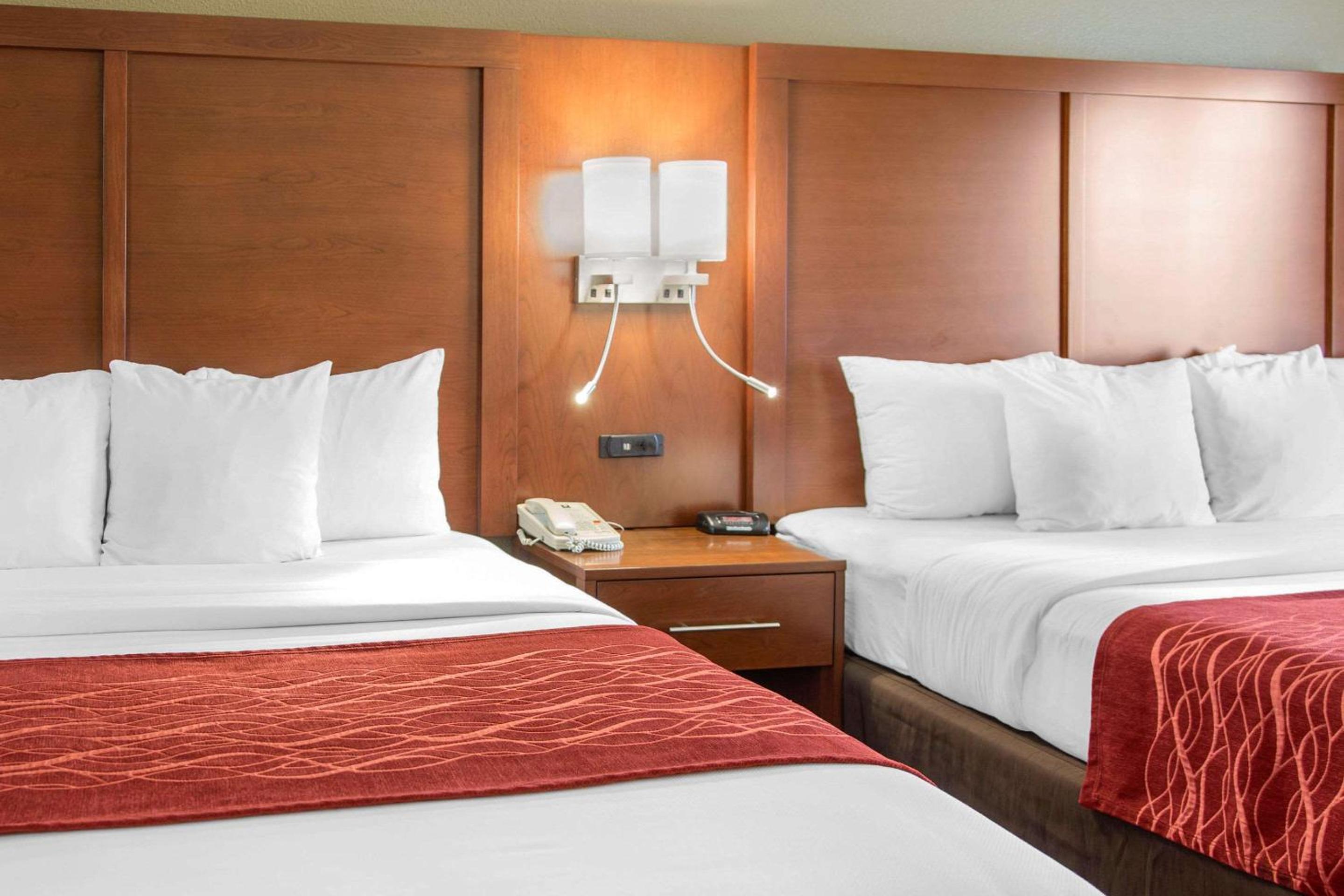 King Room with Two King Beds - Photo 1