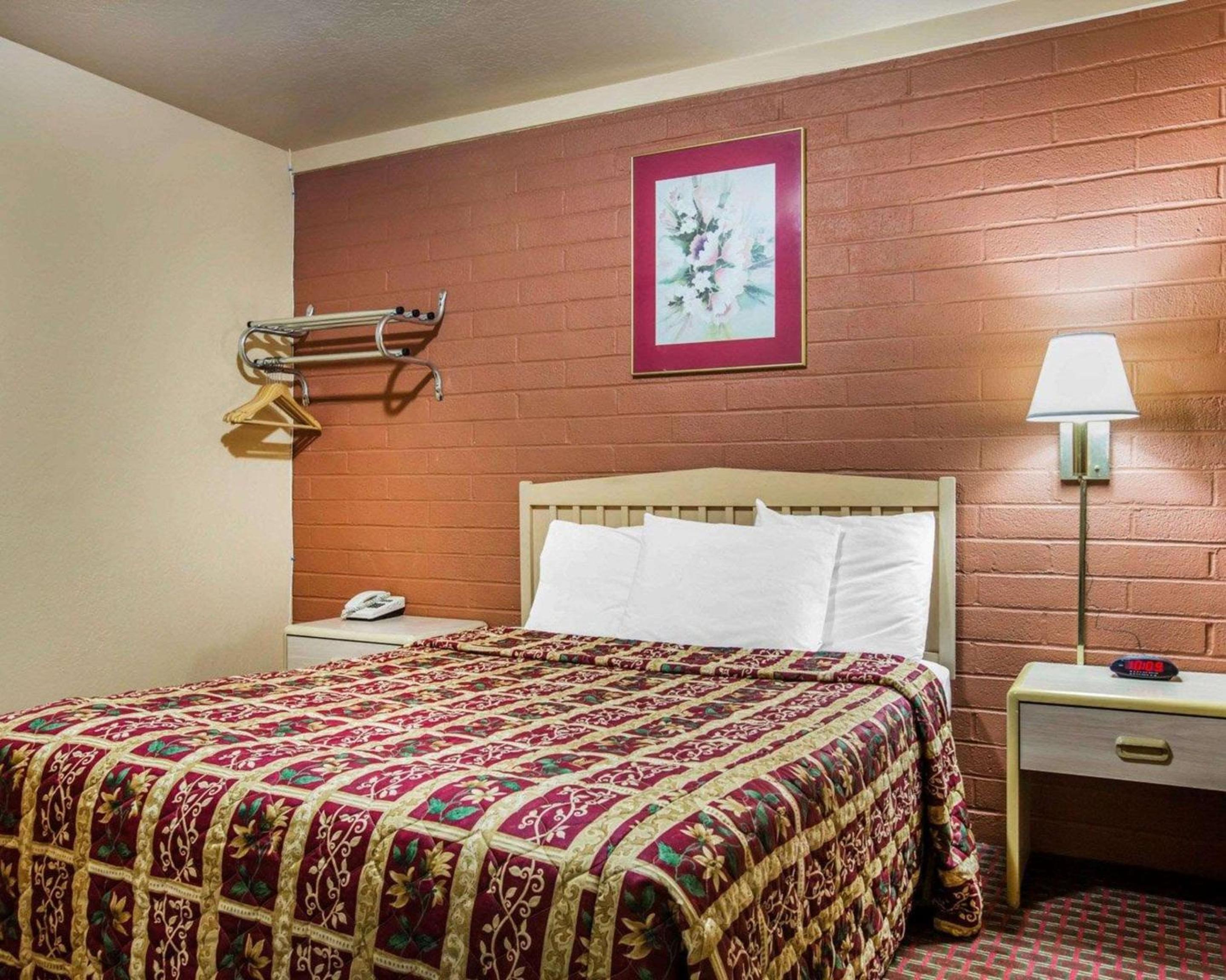 King Room - Non-Smoking - Photo 1