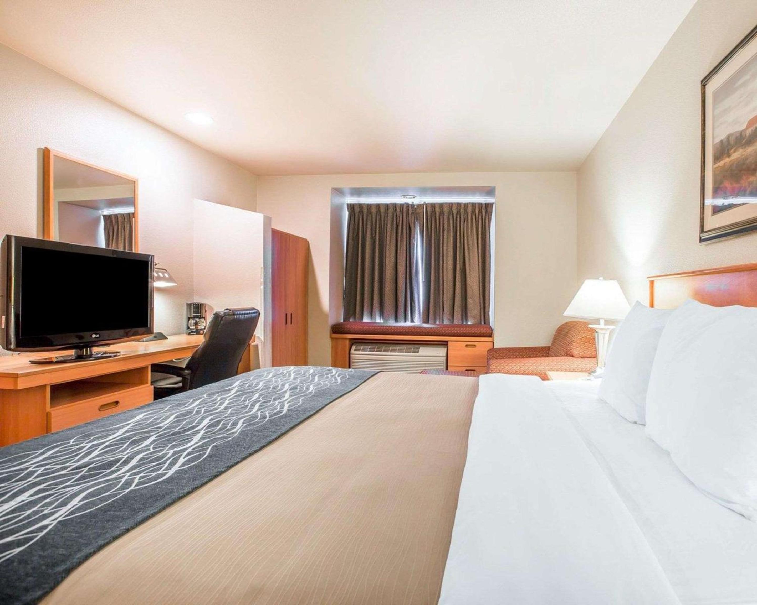 King Room - Non-Smoking - Photo 2