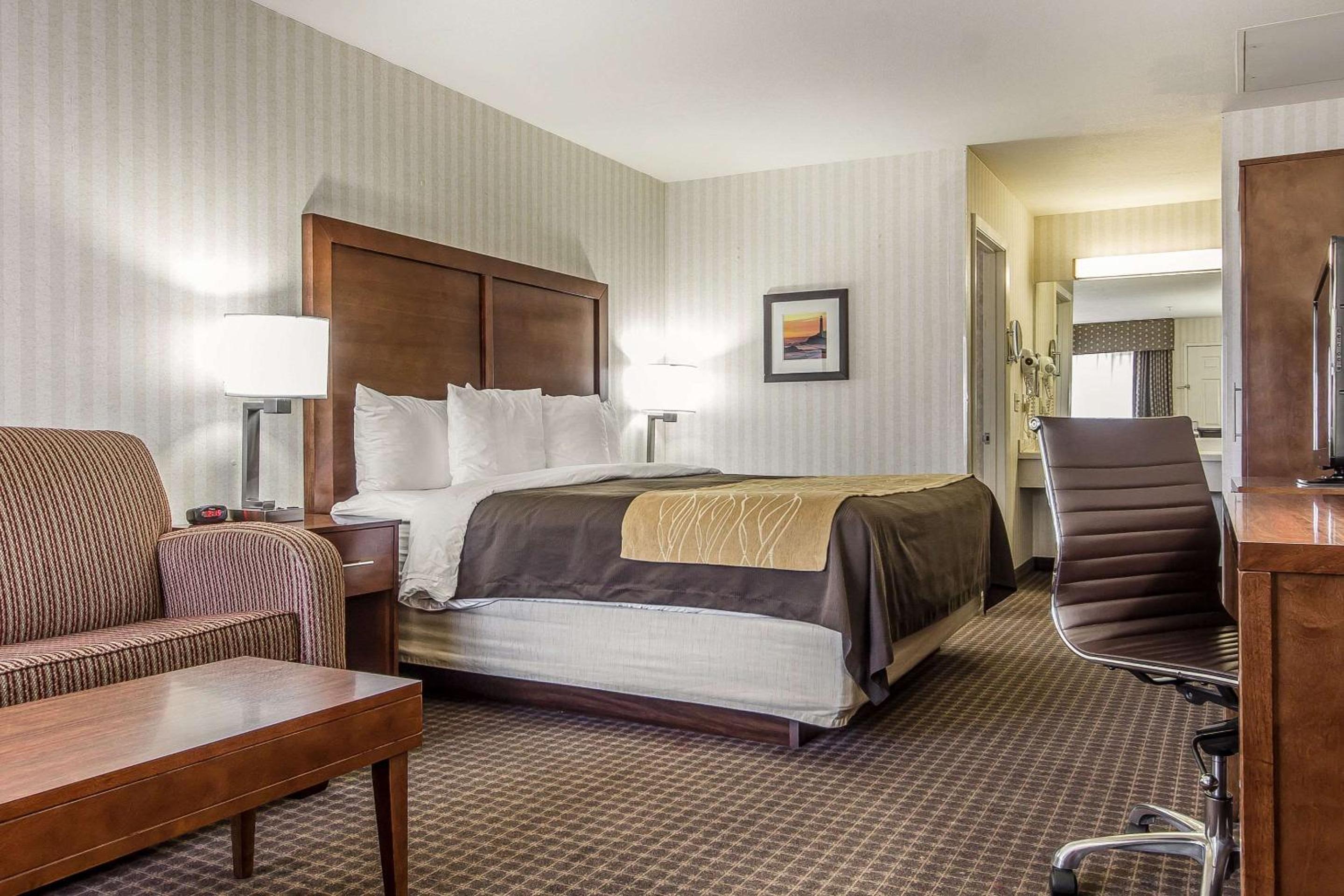 Standard King Room photo 1