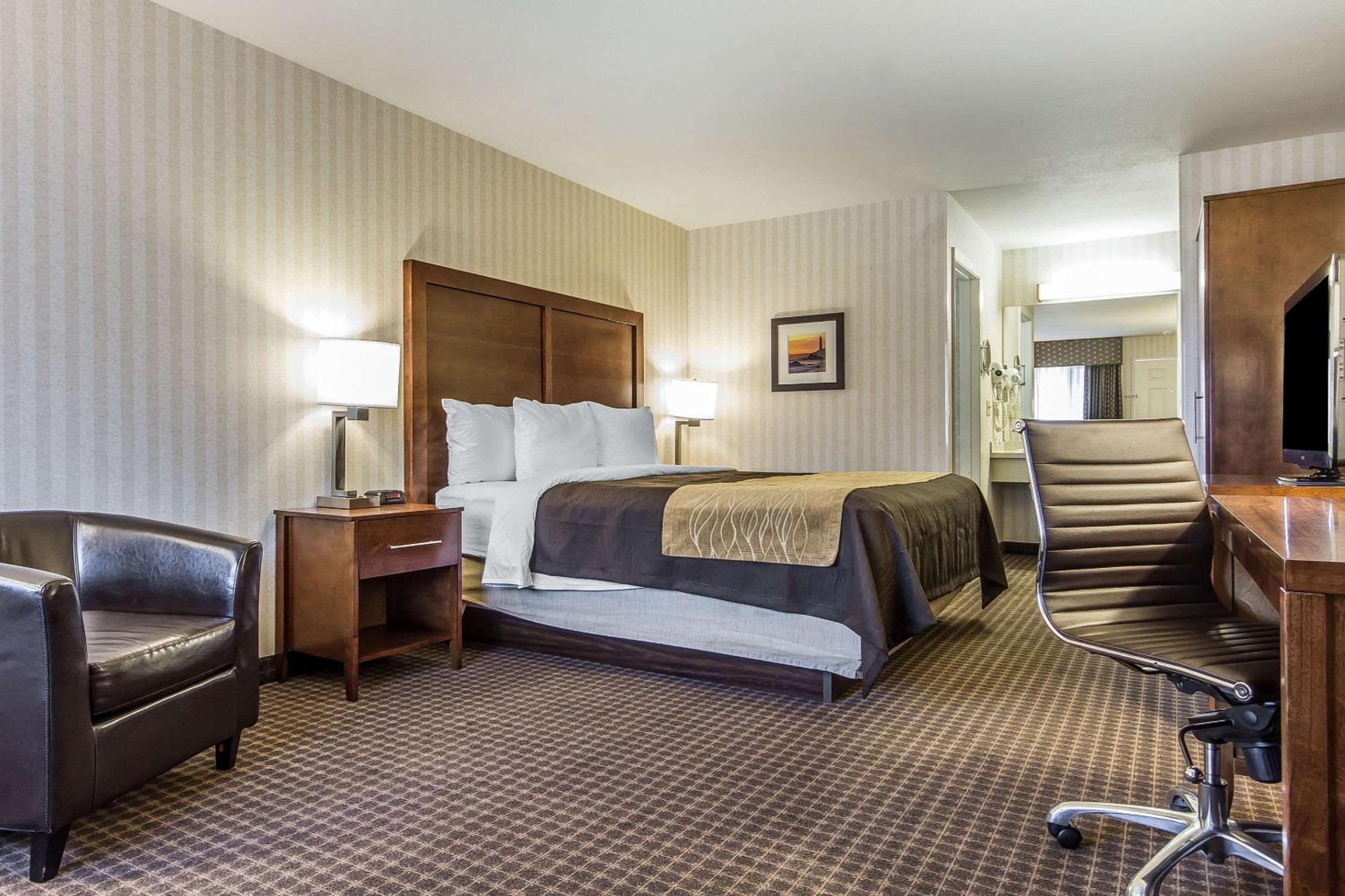 Standard King Room - Photo 1