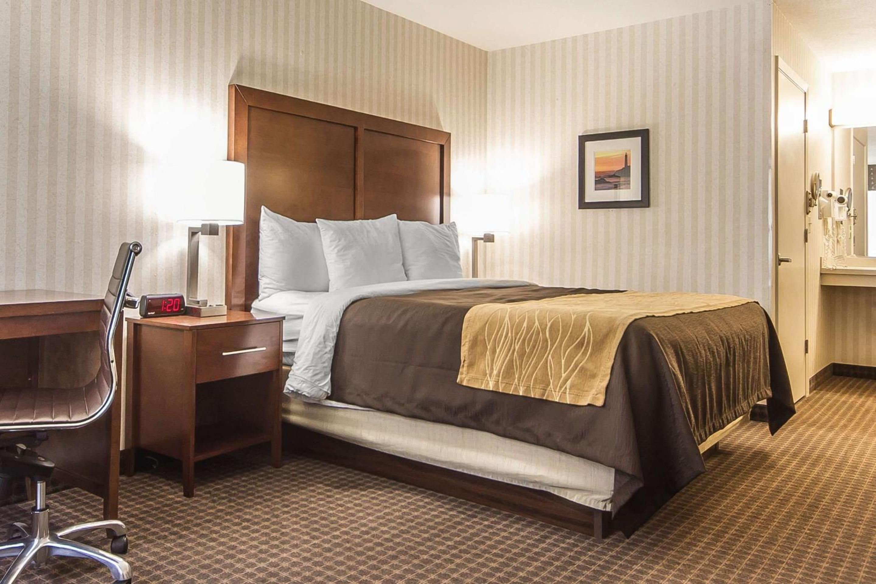 Standard King Room - Photo 4