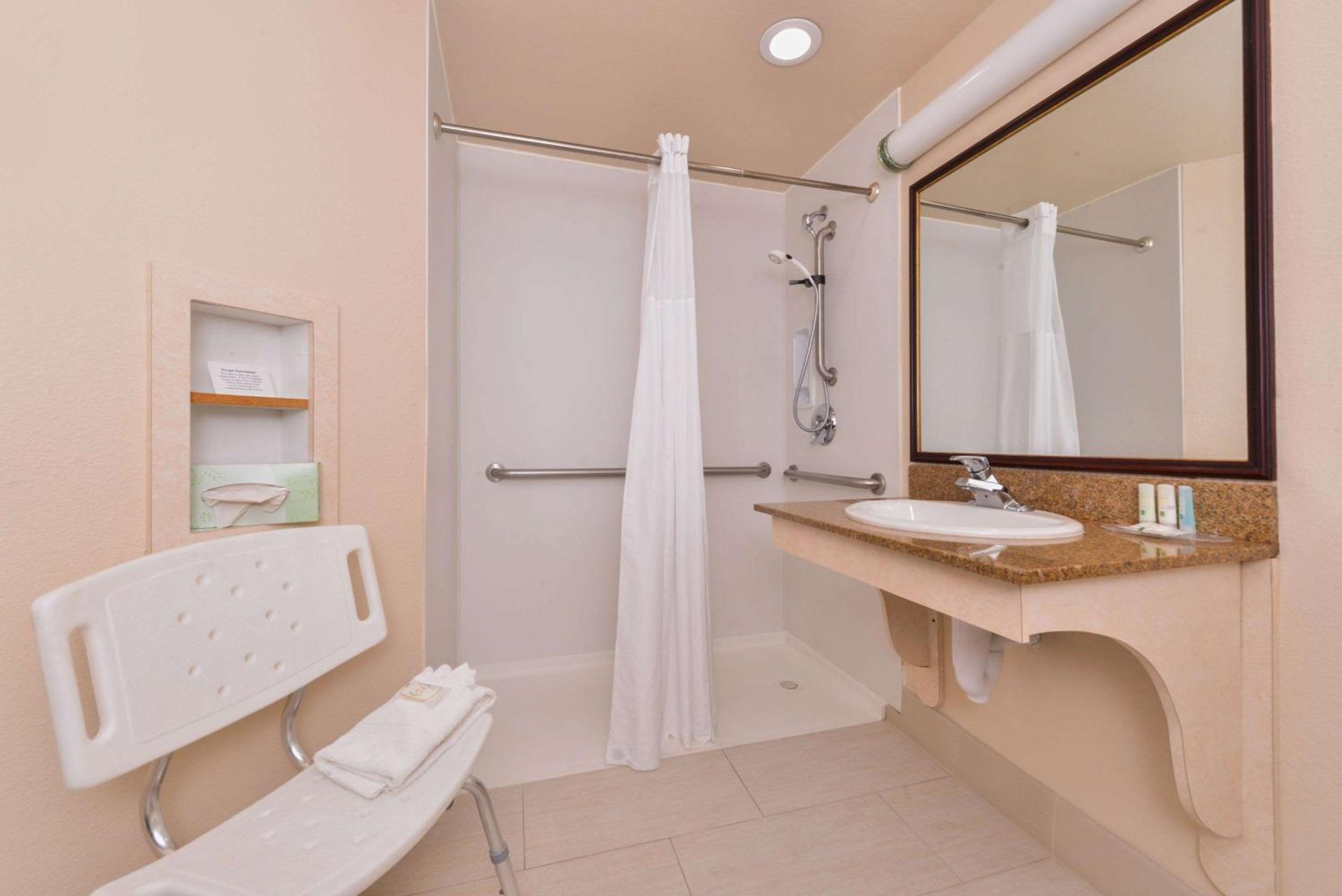 Queen Room - Disability Access - Photo 2
