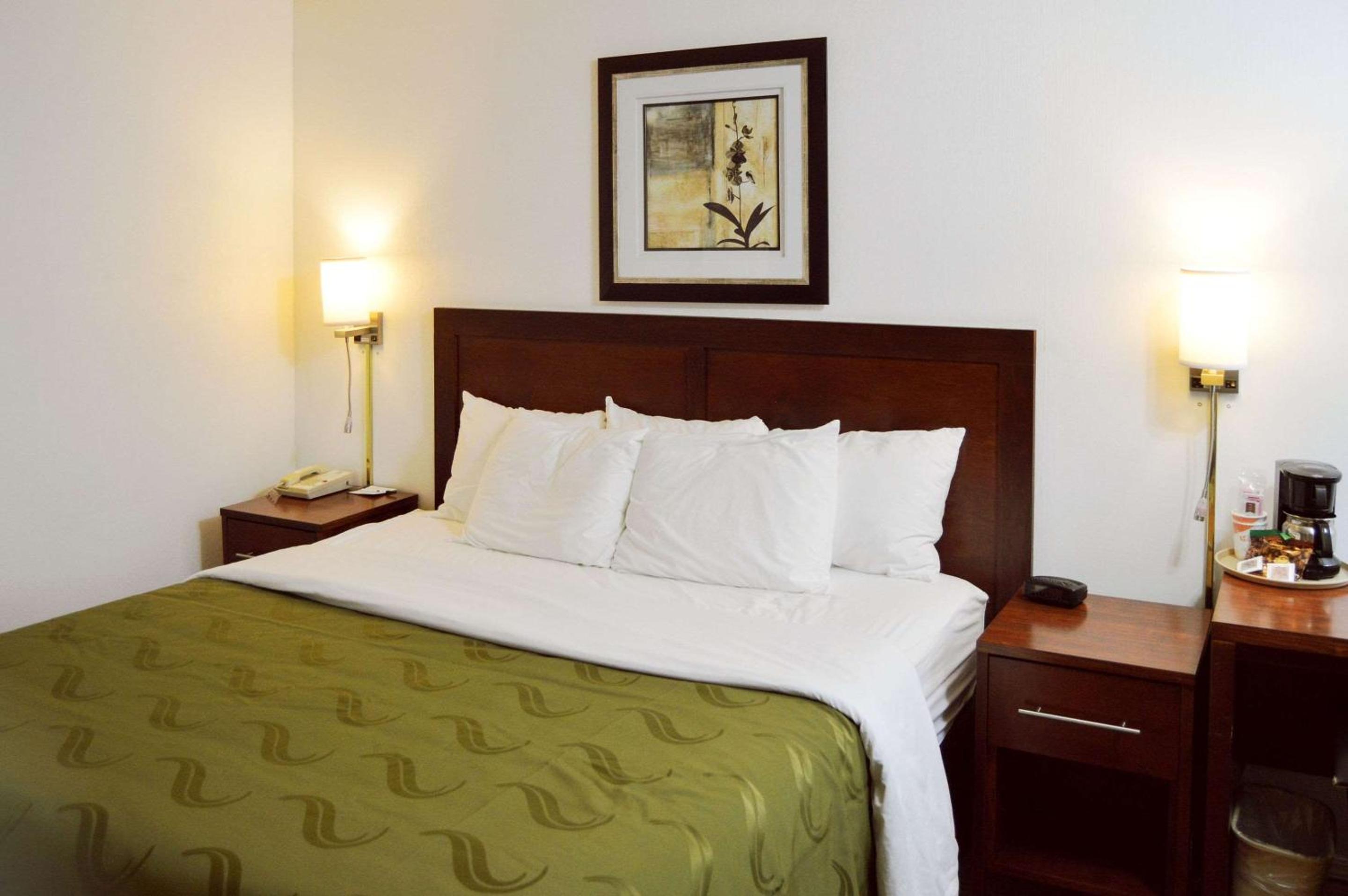 King Room - Non-Smoking - Photo 1