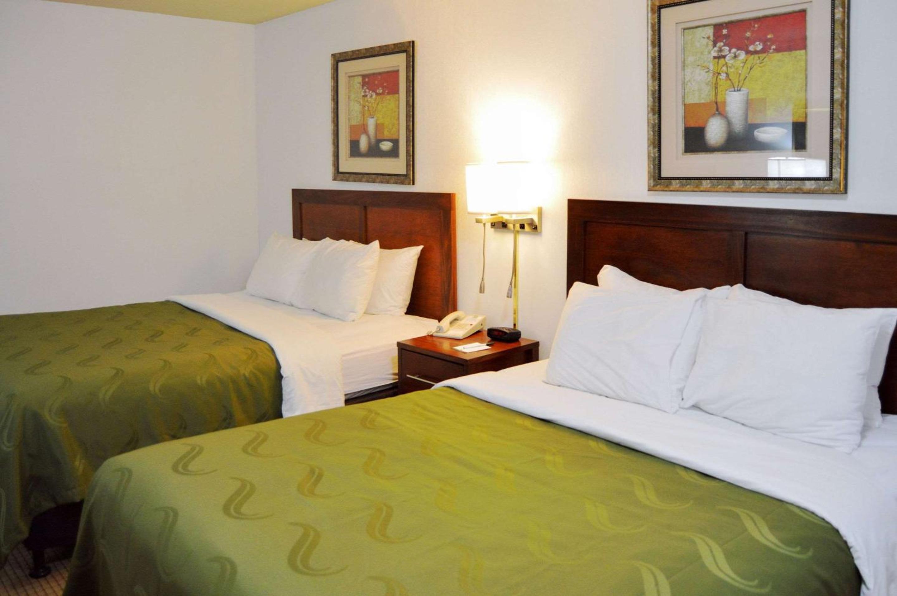 Queen Room with Two Queen Beds - Non-Smoking - Photo 1