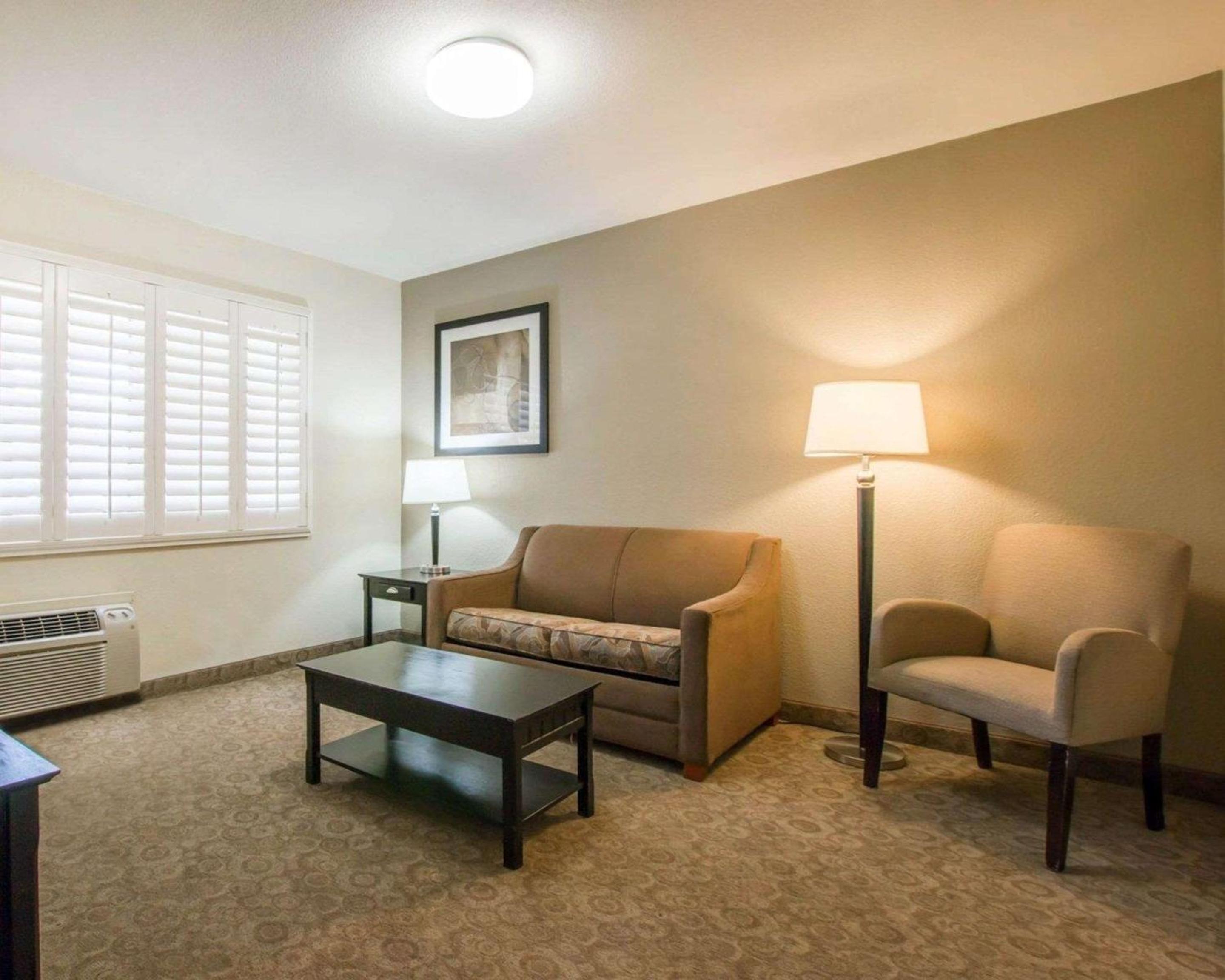 King Suite With Sofa Bed - Non Smoking photo 3
