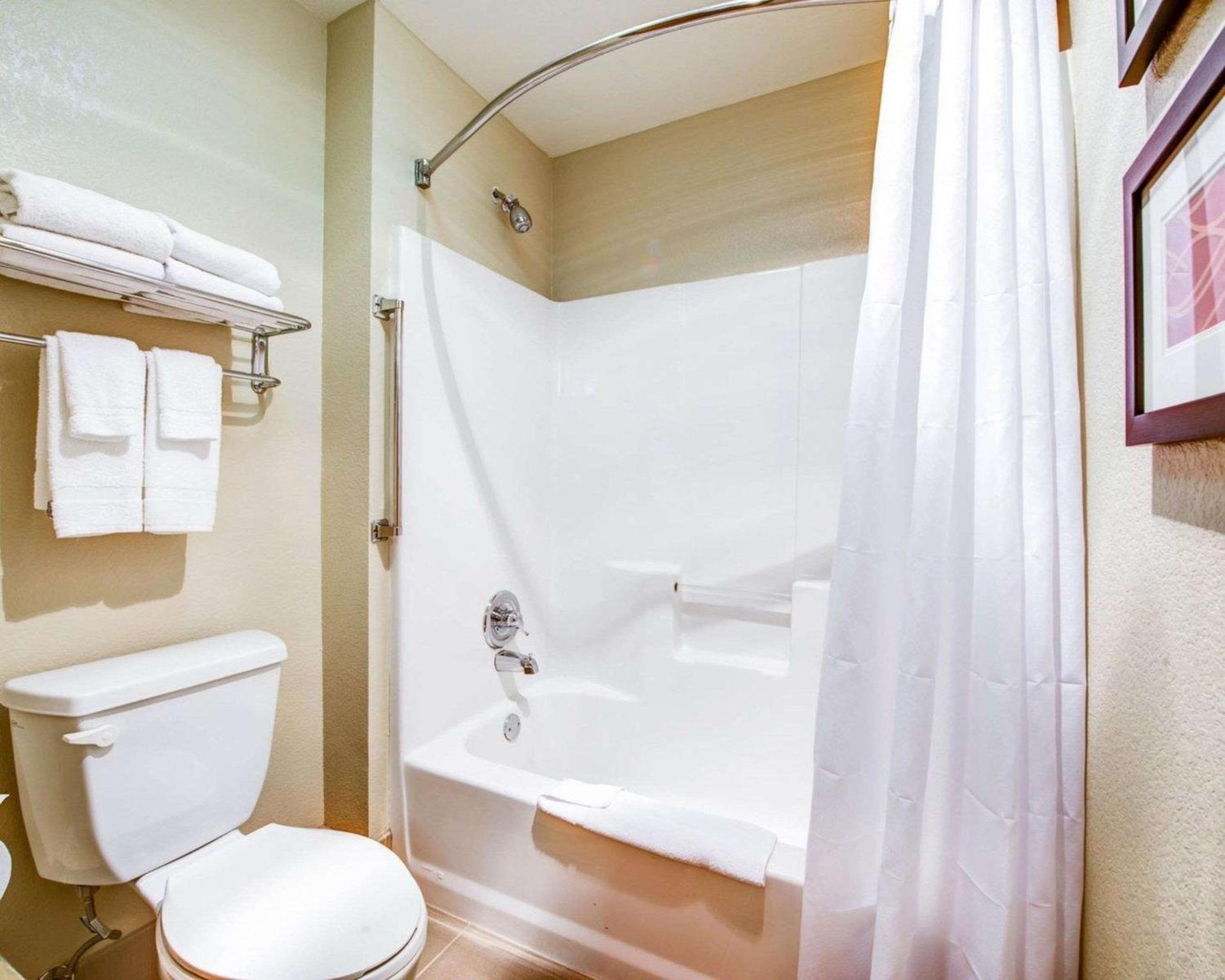 Double Room with Two Double Beds - Non-Smoking - Photo 2