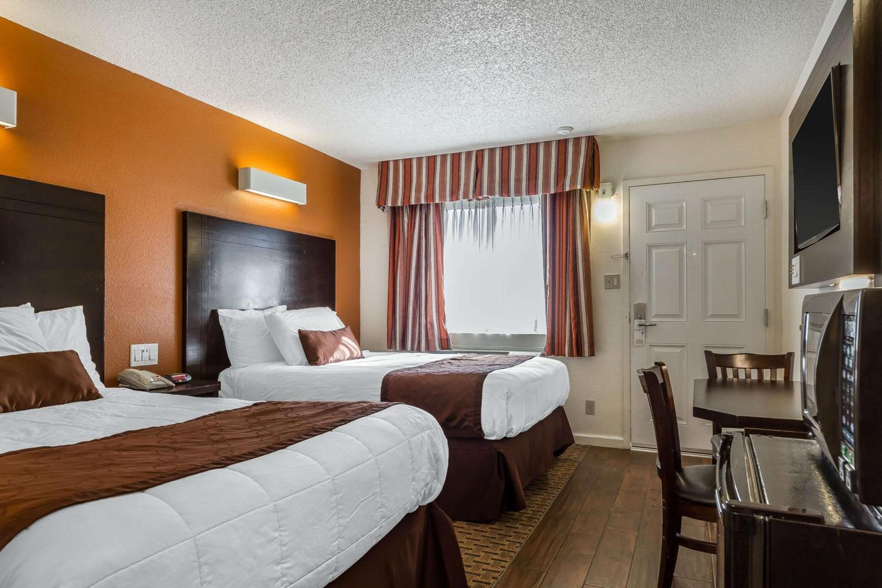 Double Room with Two Double Beds - Non-Smoking - Photo 1