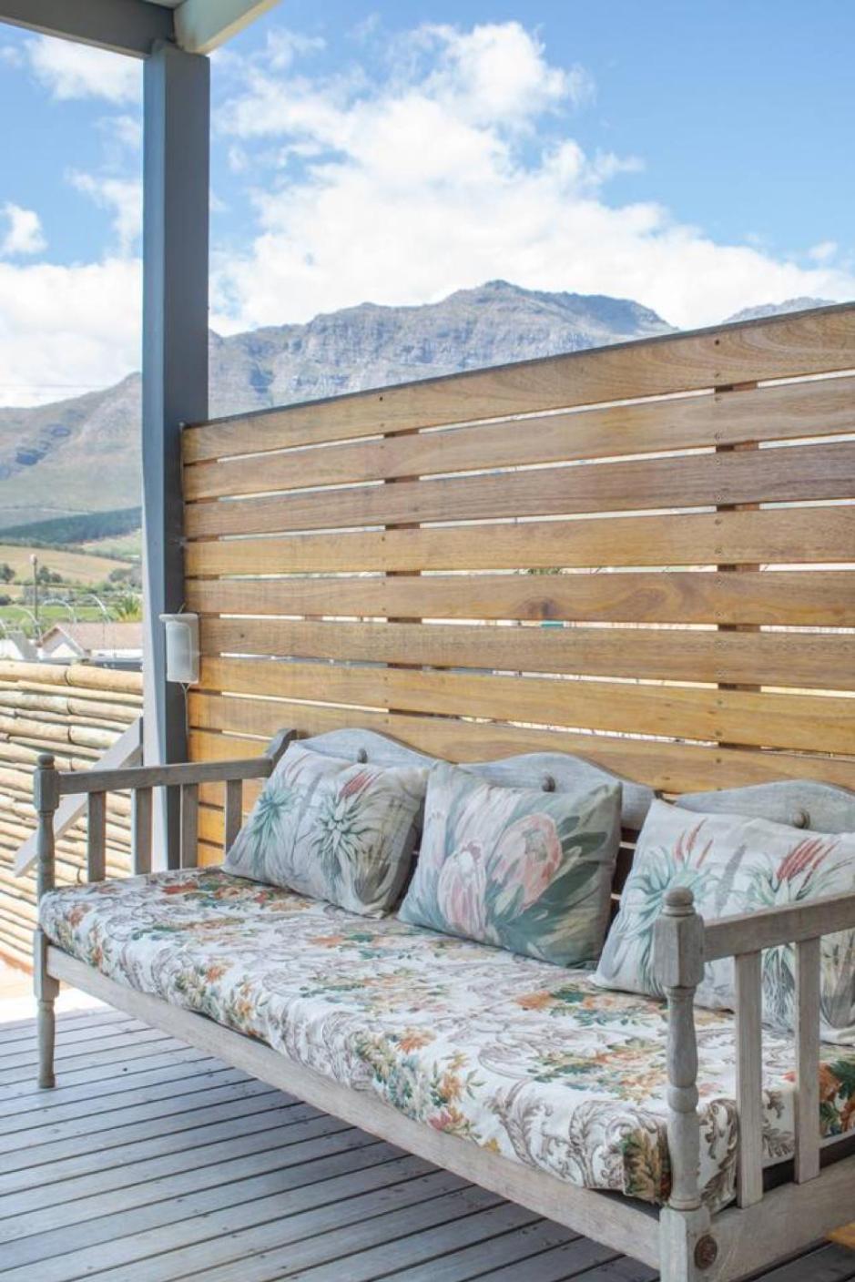 Apartment with Mountain View - Photo 3