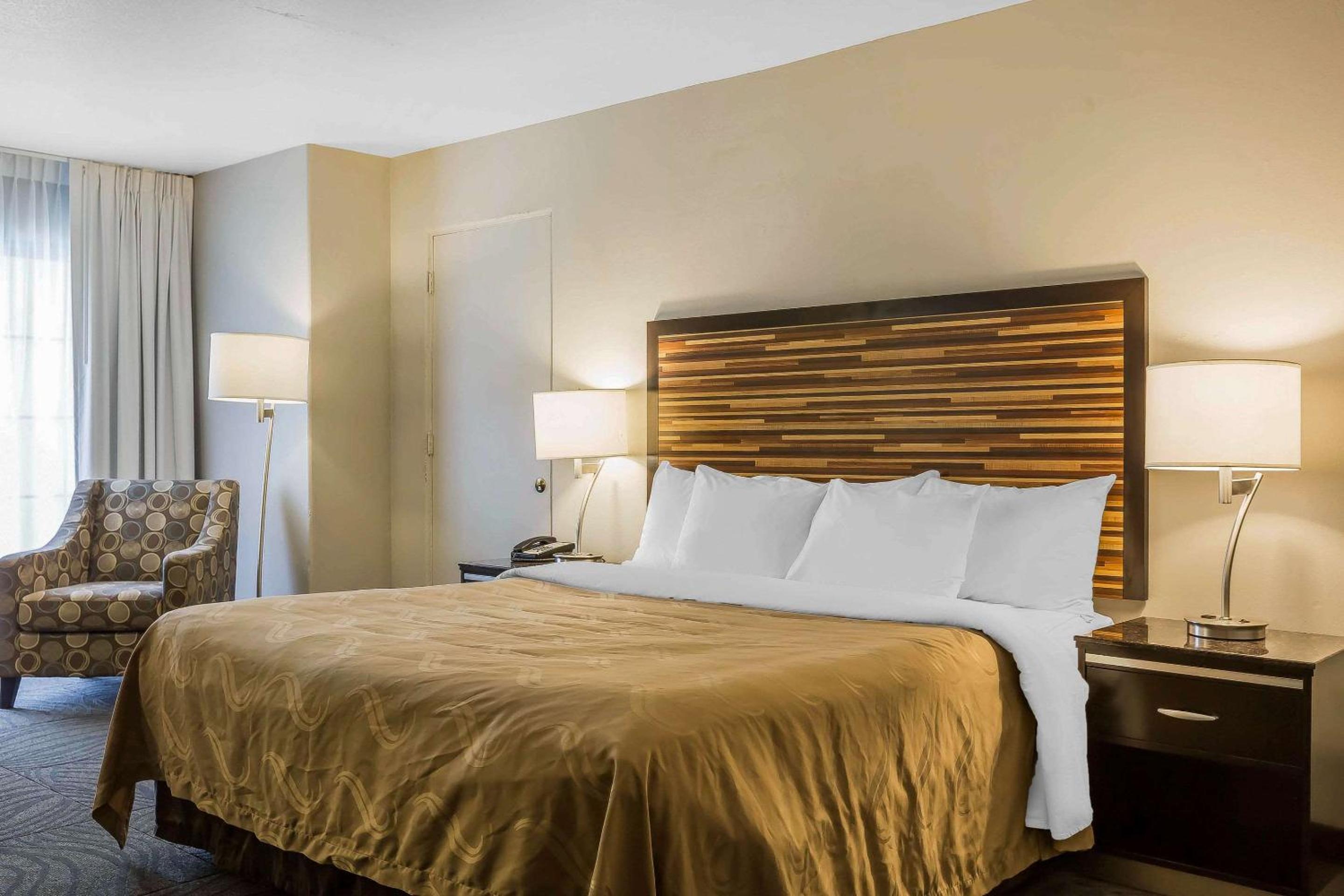 Deluxe Room, 1 King Bed with Sofa, Non Smoking - Photo 2