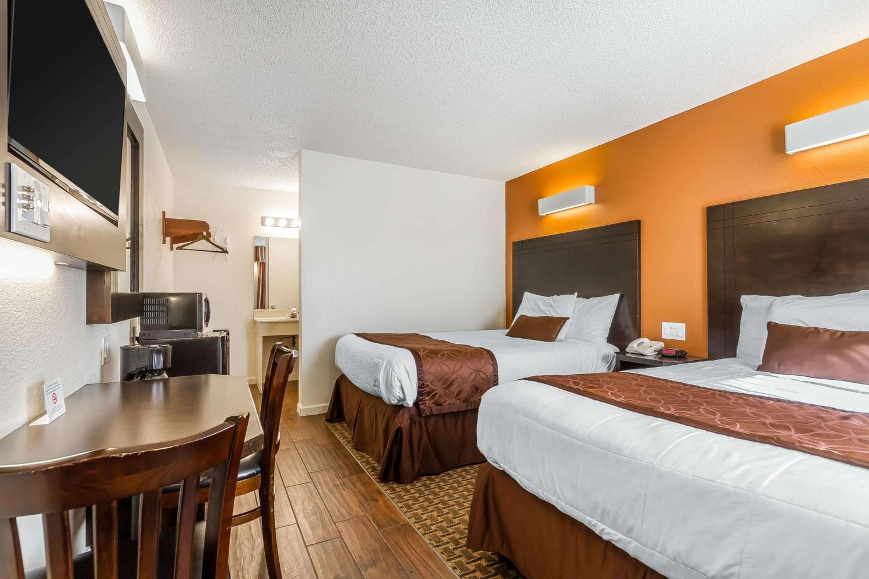 Double Room with Two Double Beds - Non-Smoking - Photo 3