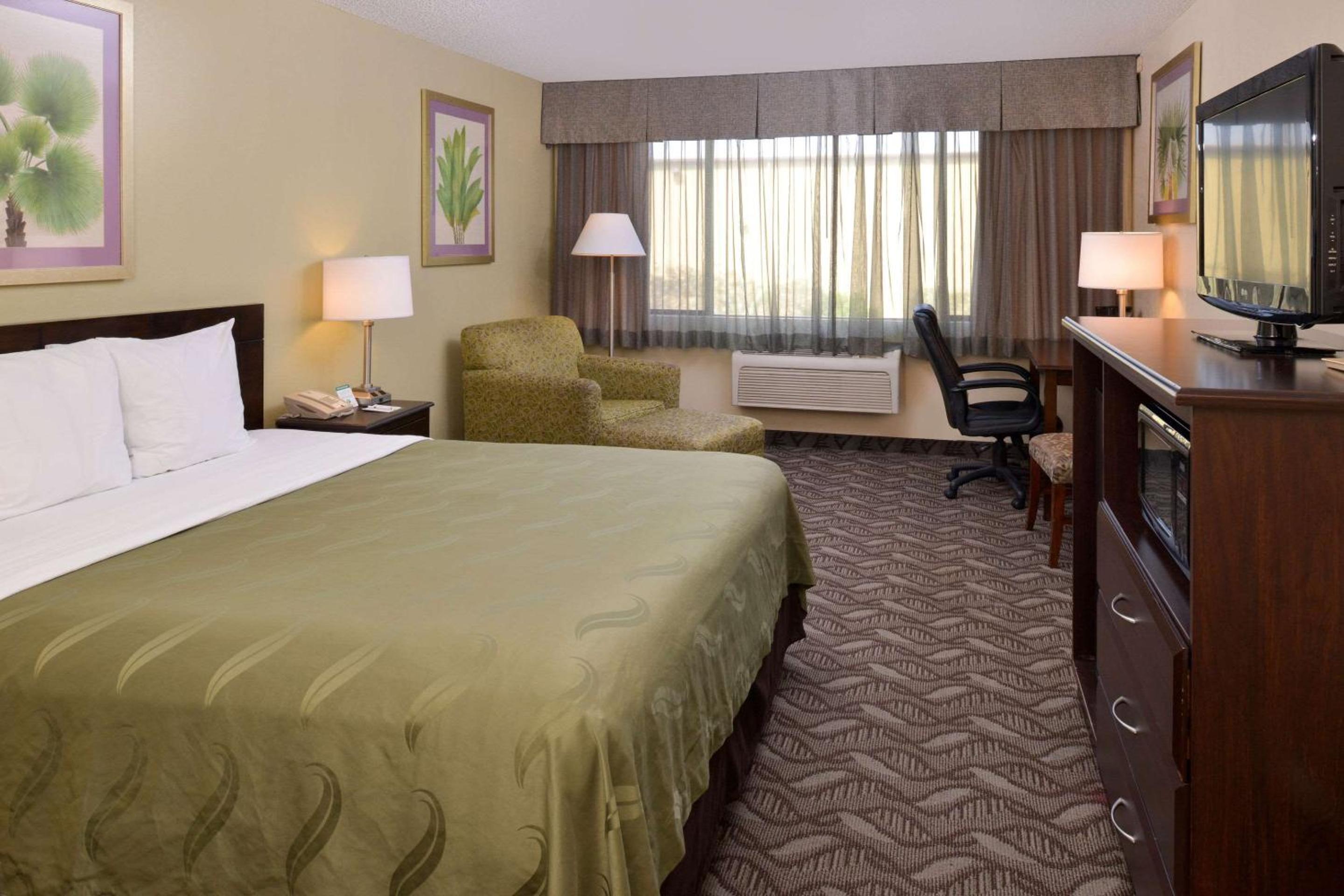 Standard Room, 1 King Bed, Non Smoking