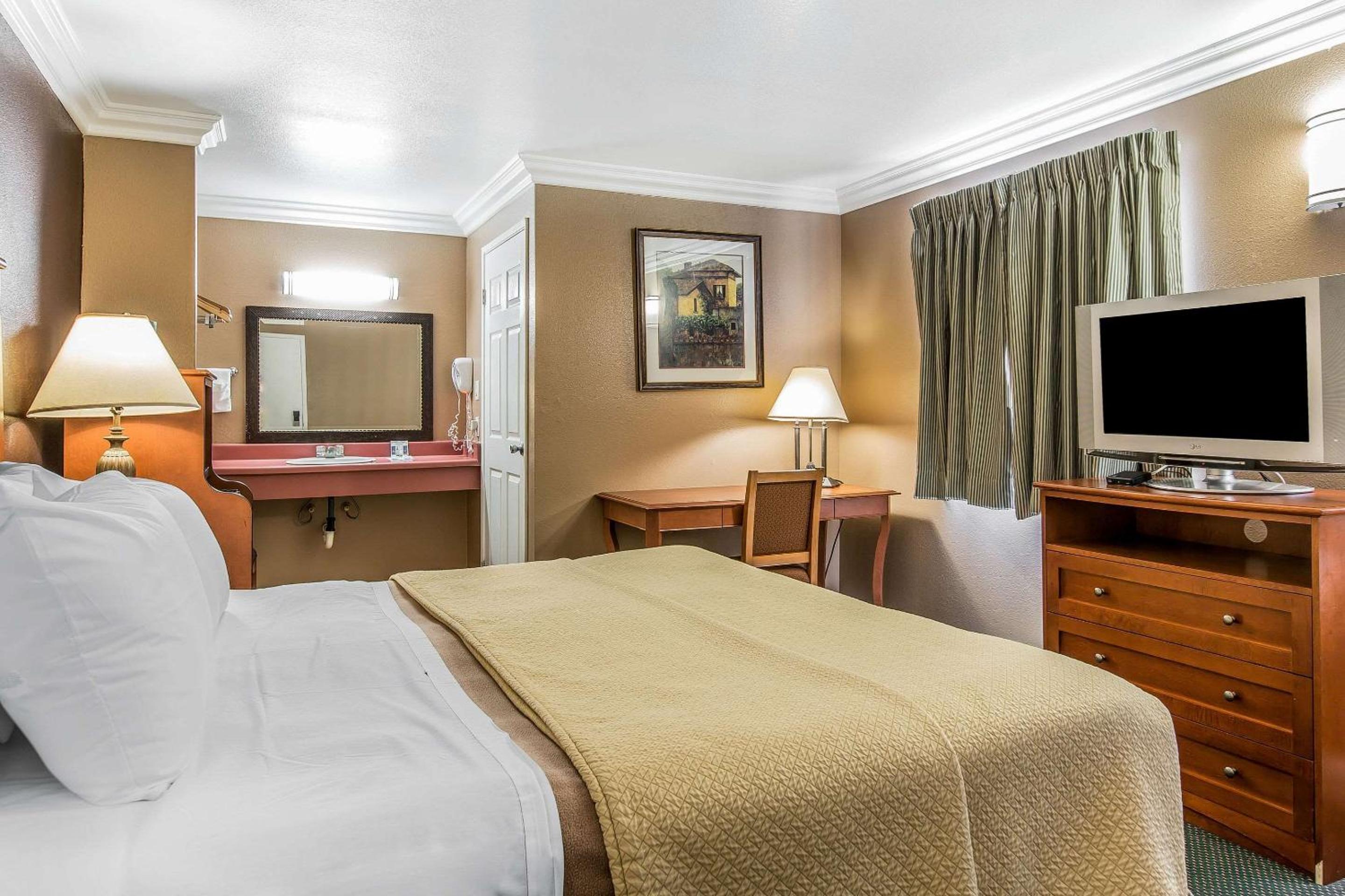 King Room - Accessible/Non-Smoking