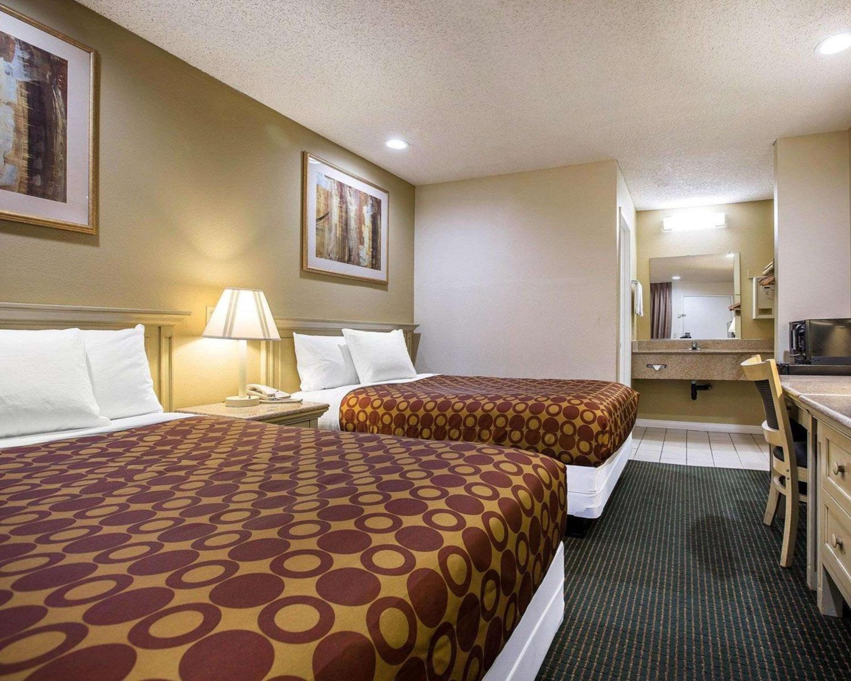 Double Room with Two Double Beds - Non-Smoking - Photo 1