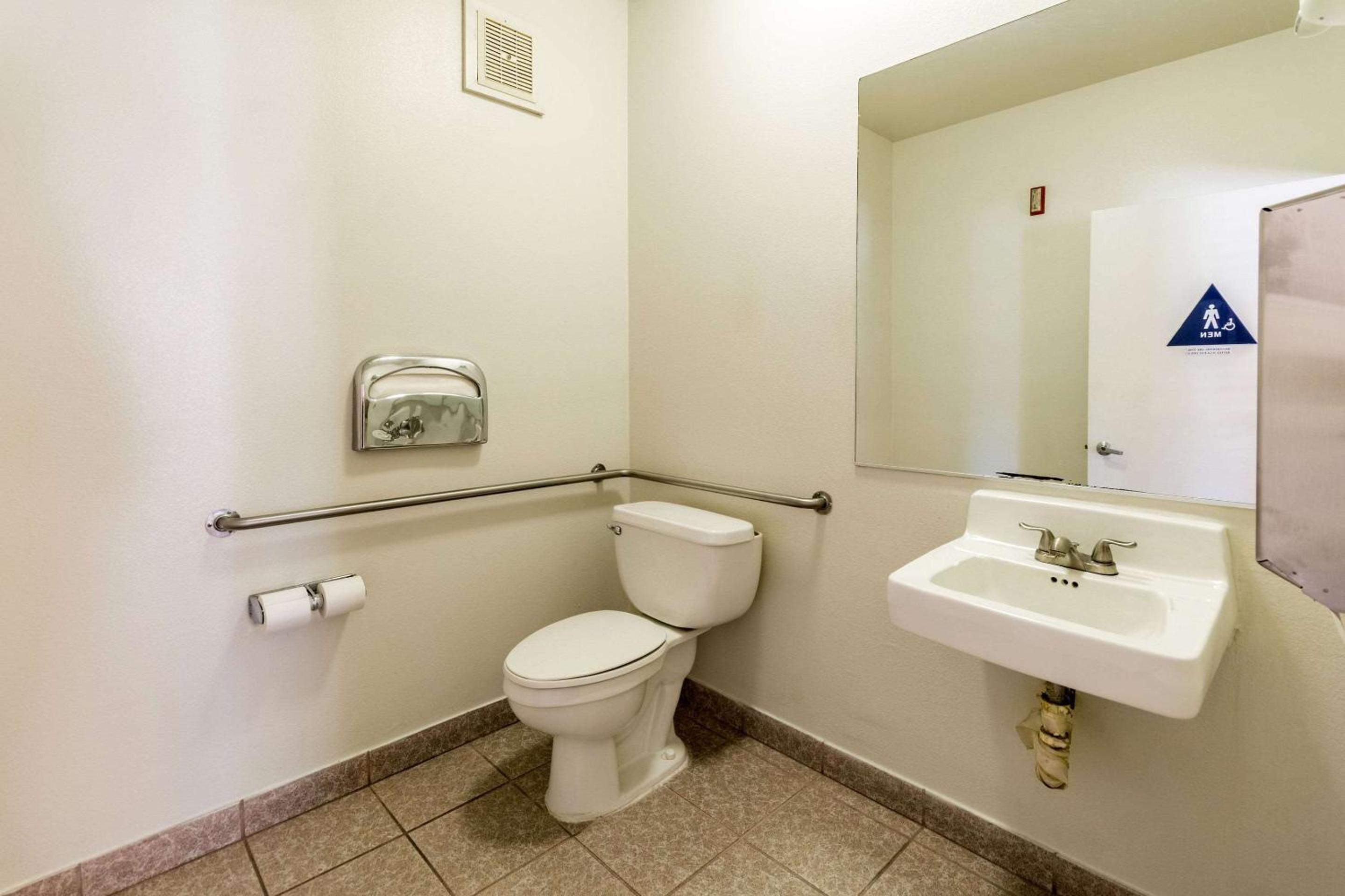 Standard King Room - Non-Smoking - Disability Access - Photo 2