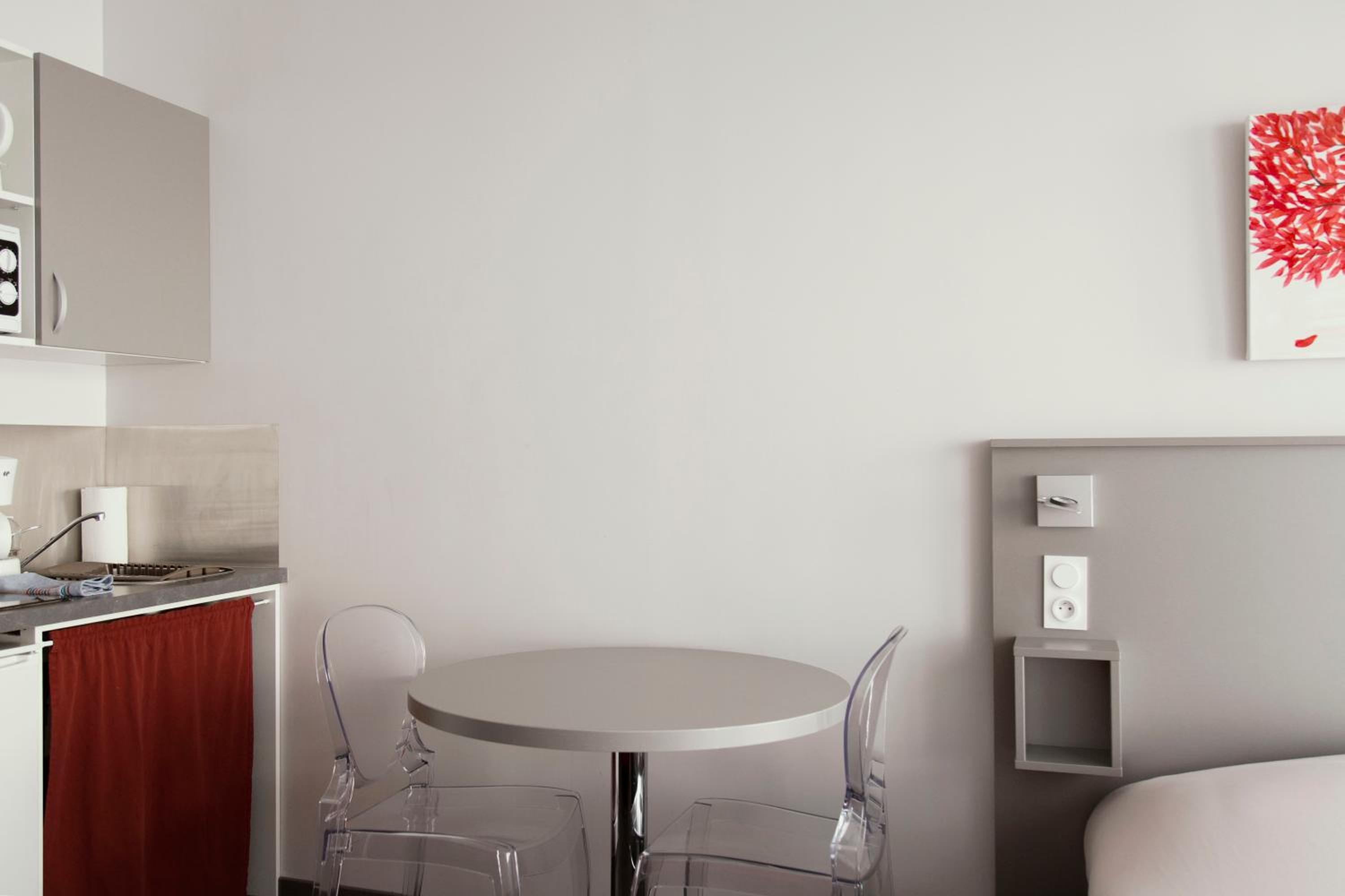 Family Studio (4 Adults) - Photo 4