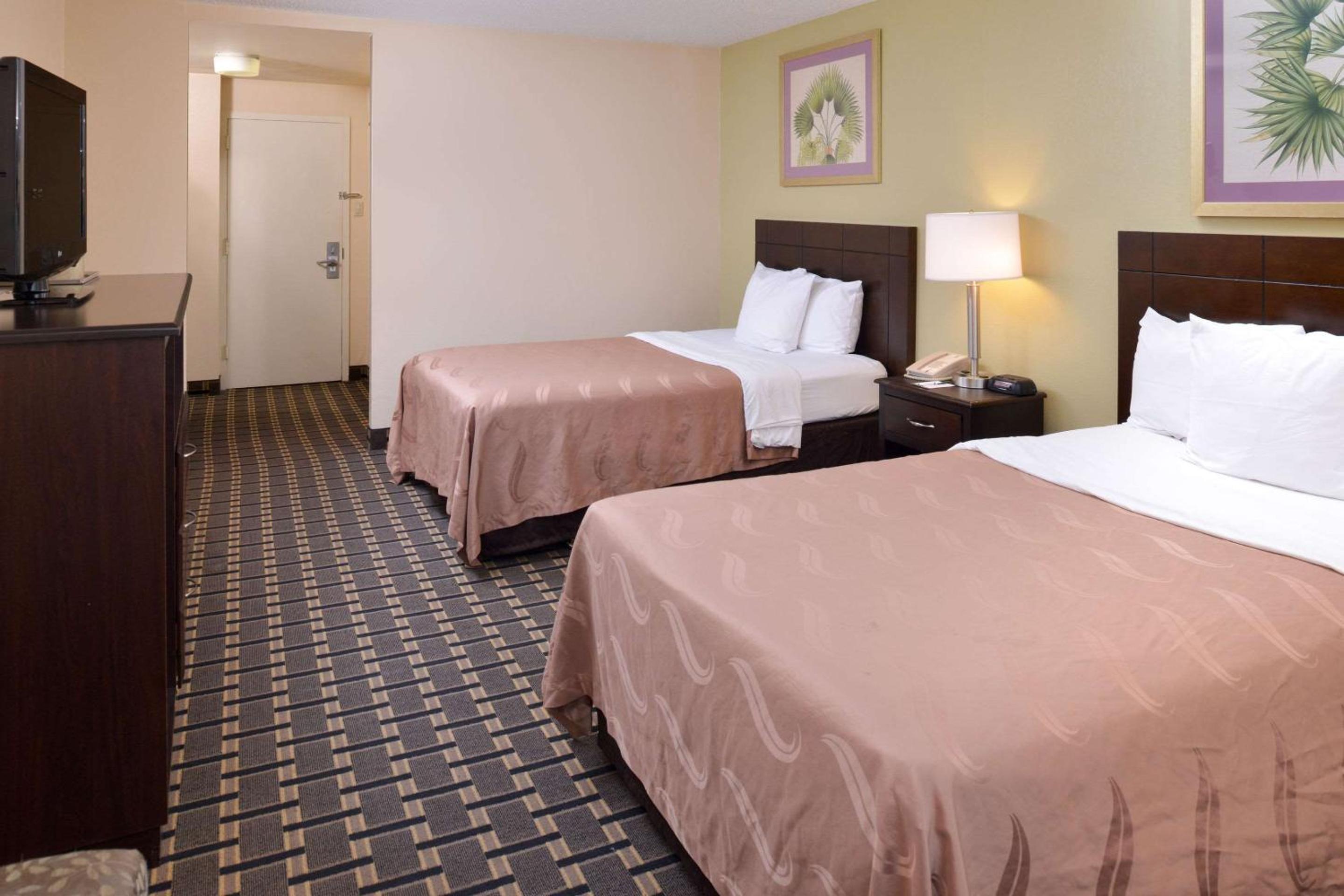 Standard Room, 2 Double Beds, Non Smoking photo 2