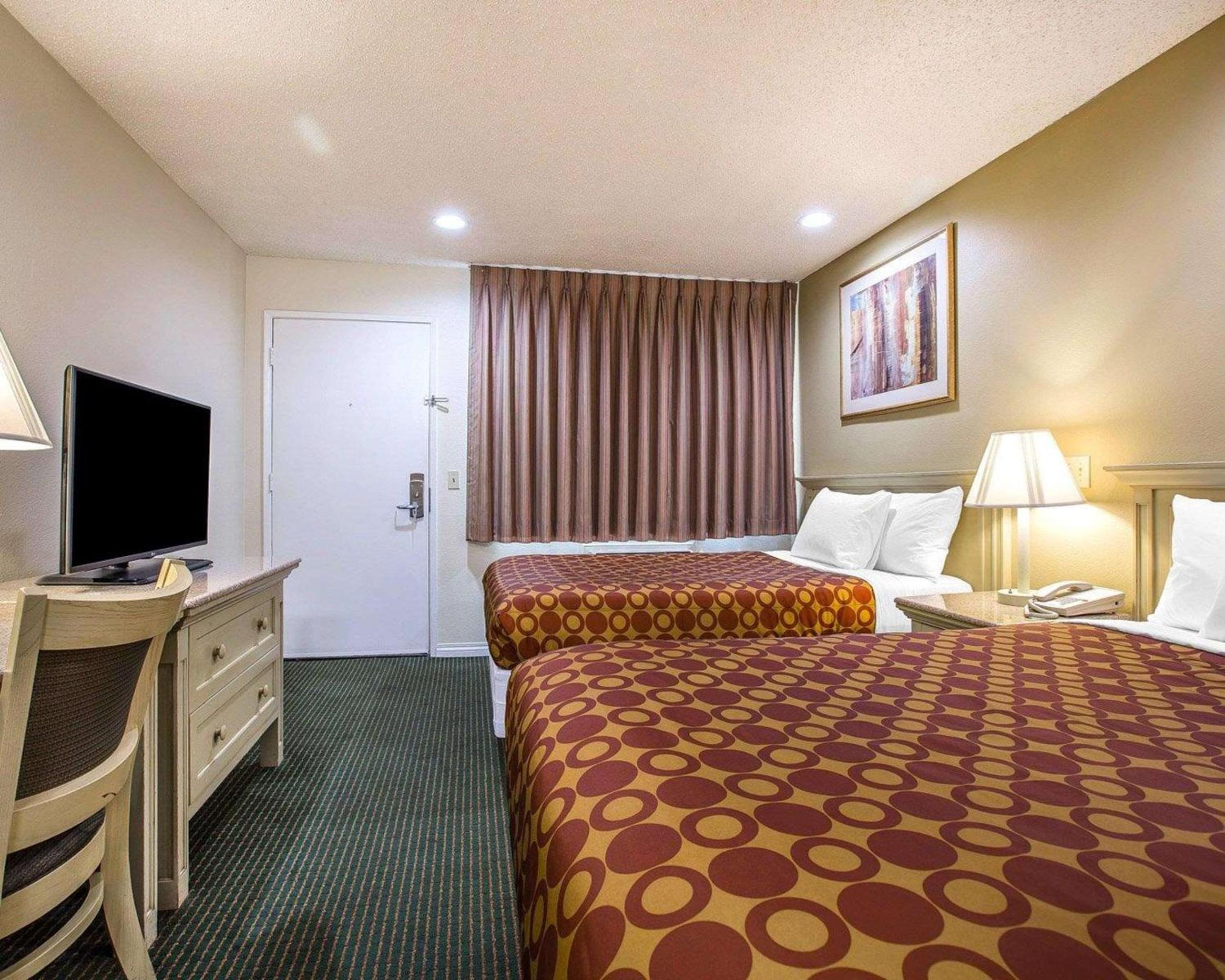 Double Room with Two Double Beds - Non-Smoking - Photo 5
