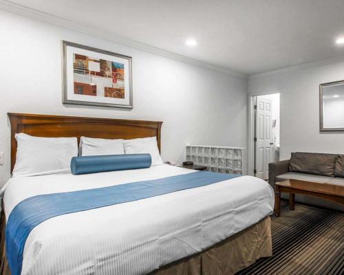 Double Room with Two Double Beds - Non-Smoking photo 3
