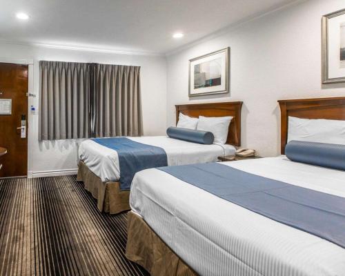 Double Room with Two Double Beds - Non-Smoking photo 2