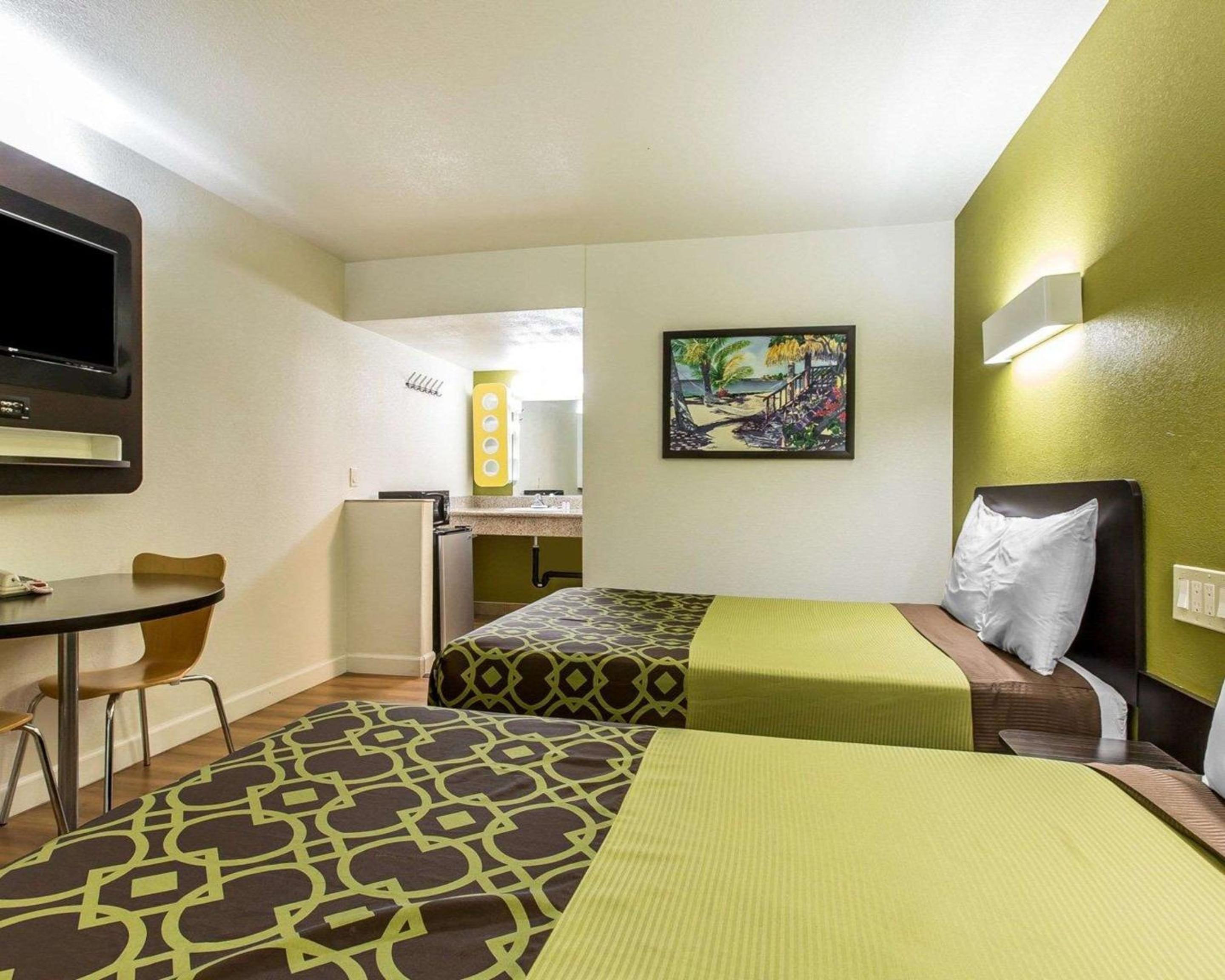 Double Room with Two Double Beds - Non-Smoking photo 3