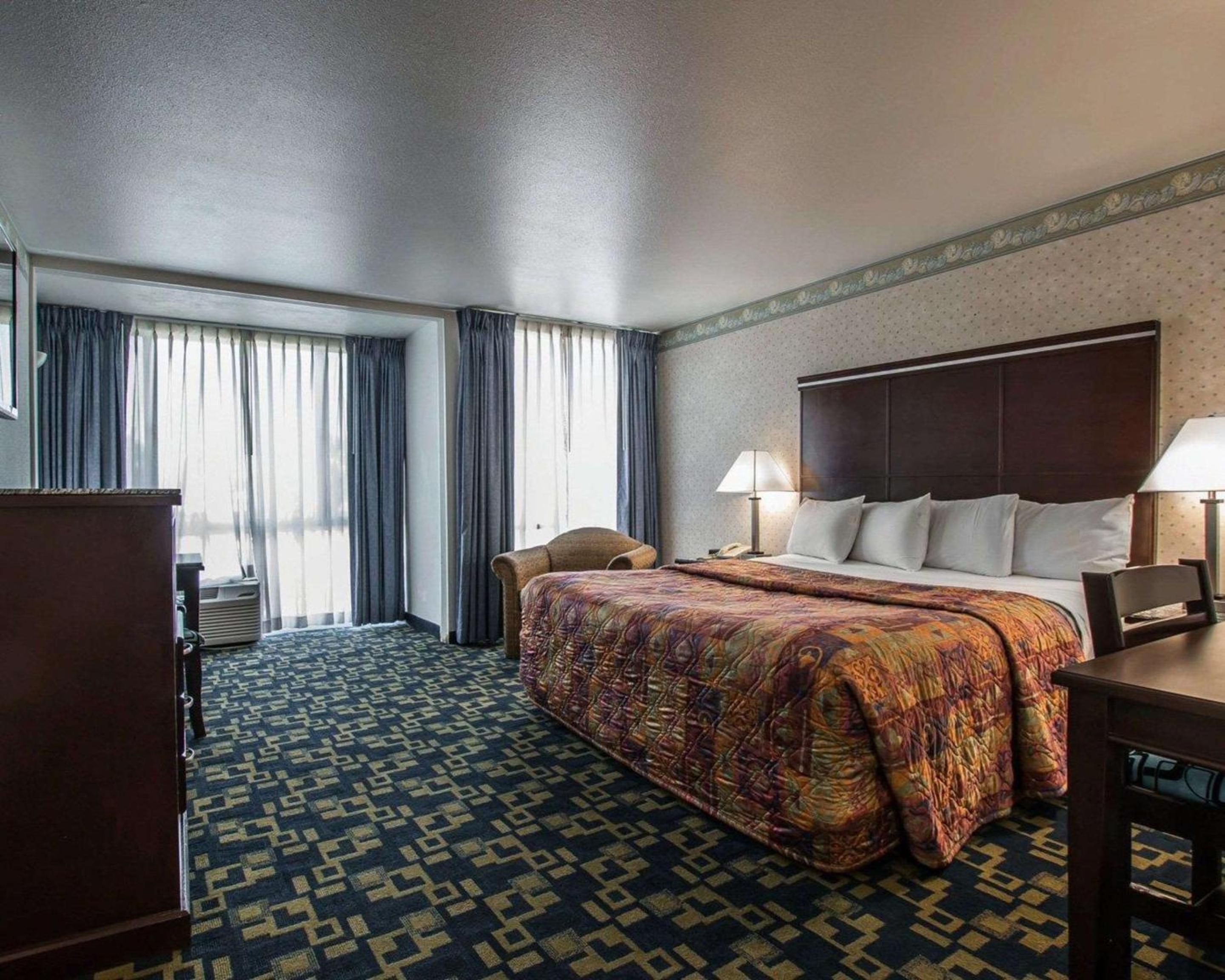 Deluxe Room, 1 King Bed, Ocean View, Non Smoking