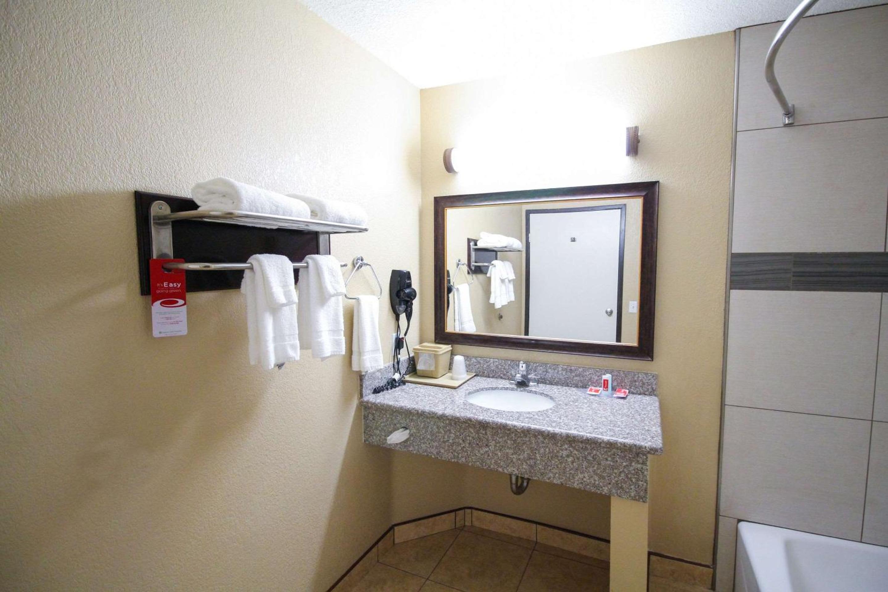 King Room - Non-Smoking - Photo 2