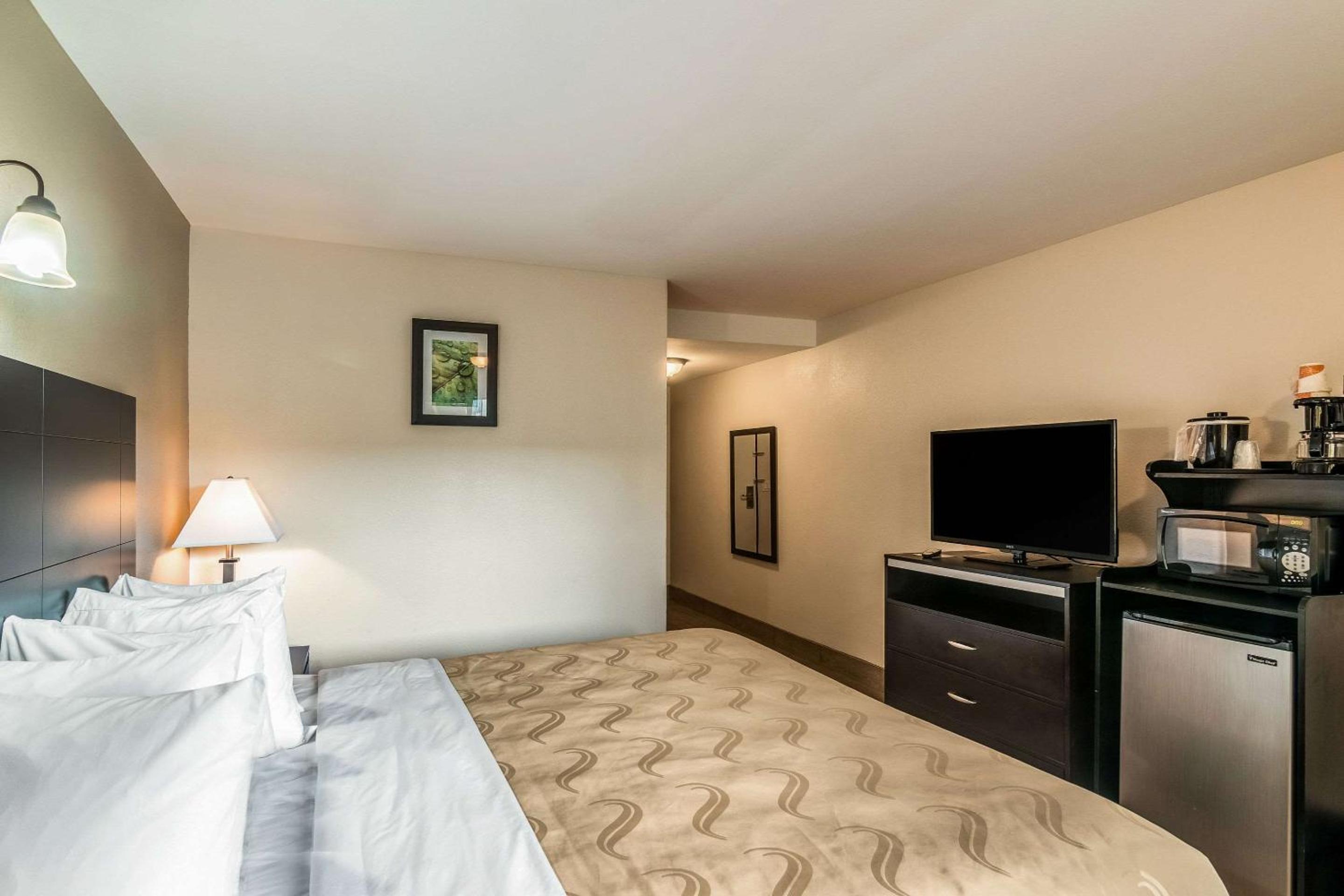 Standard King Room - Non-Smoking  photo 1