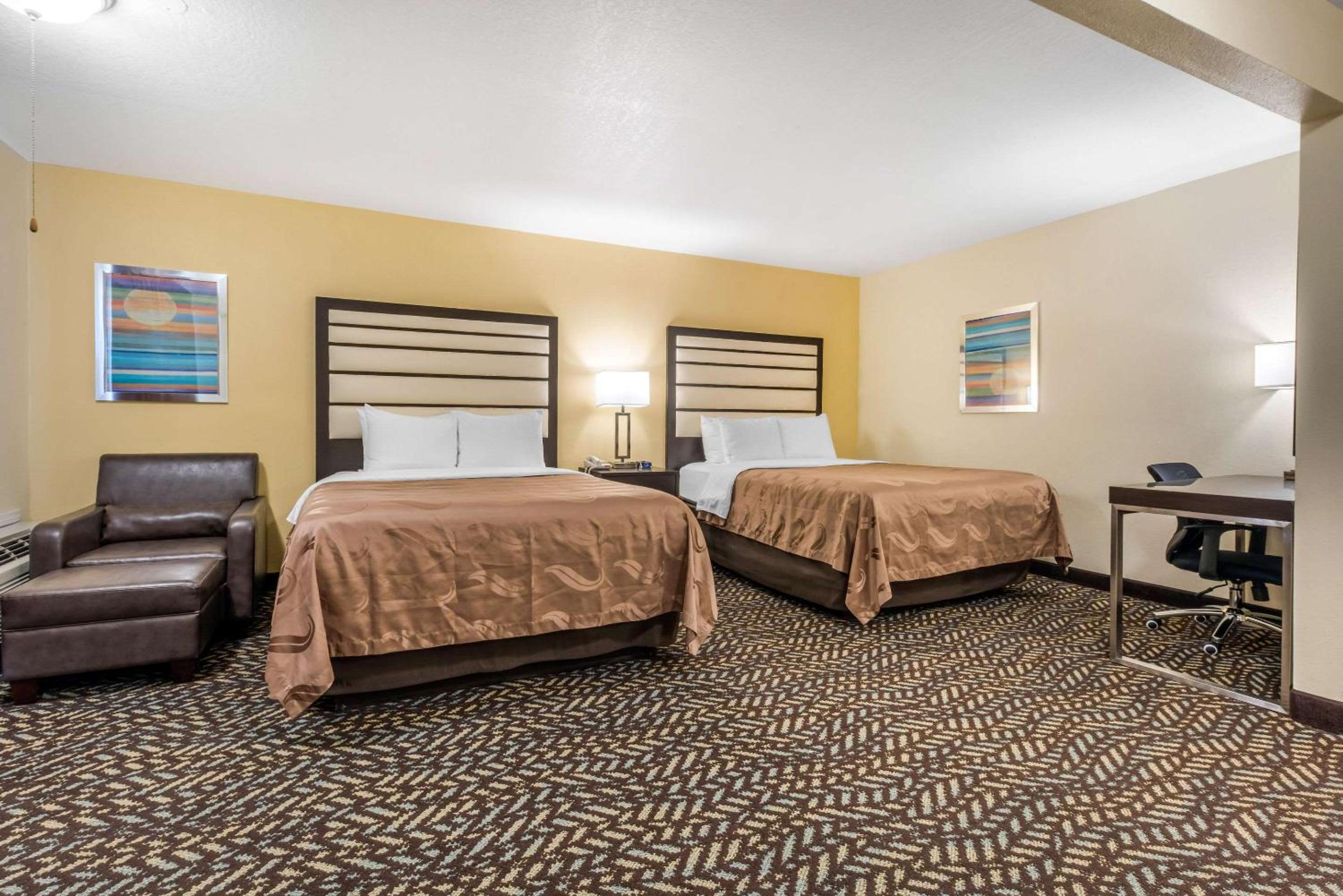 Queen Room with Two Queen Beds - Non-Smoking - Photo 1