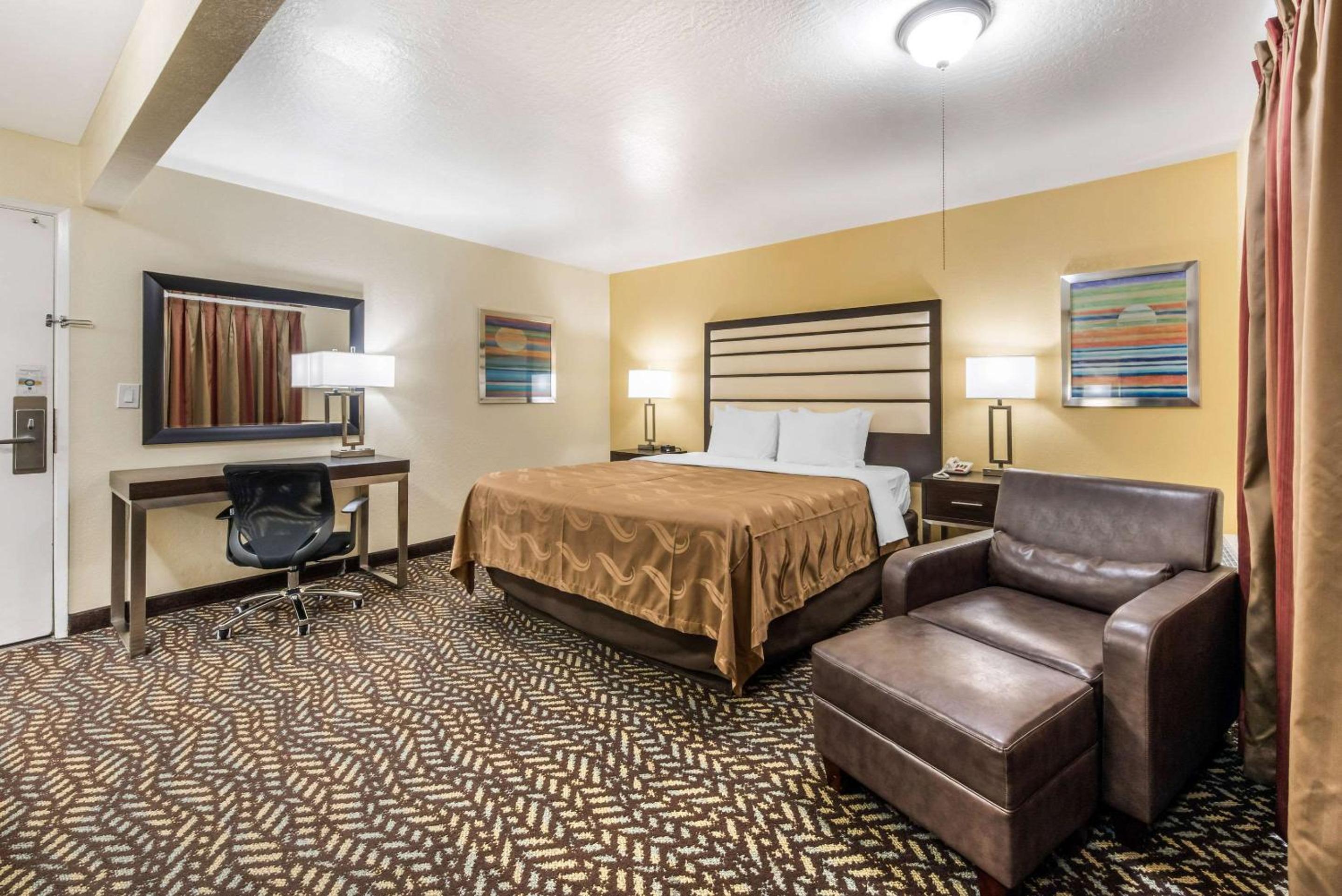 King Room with Balcony - Non-Smoking - Photo 1