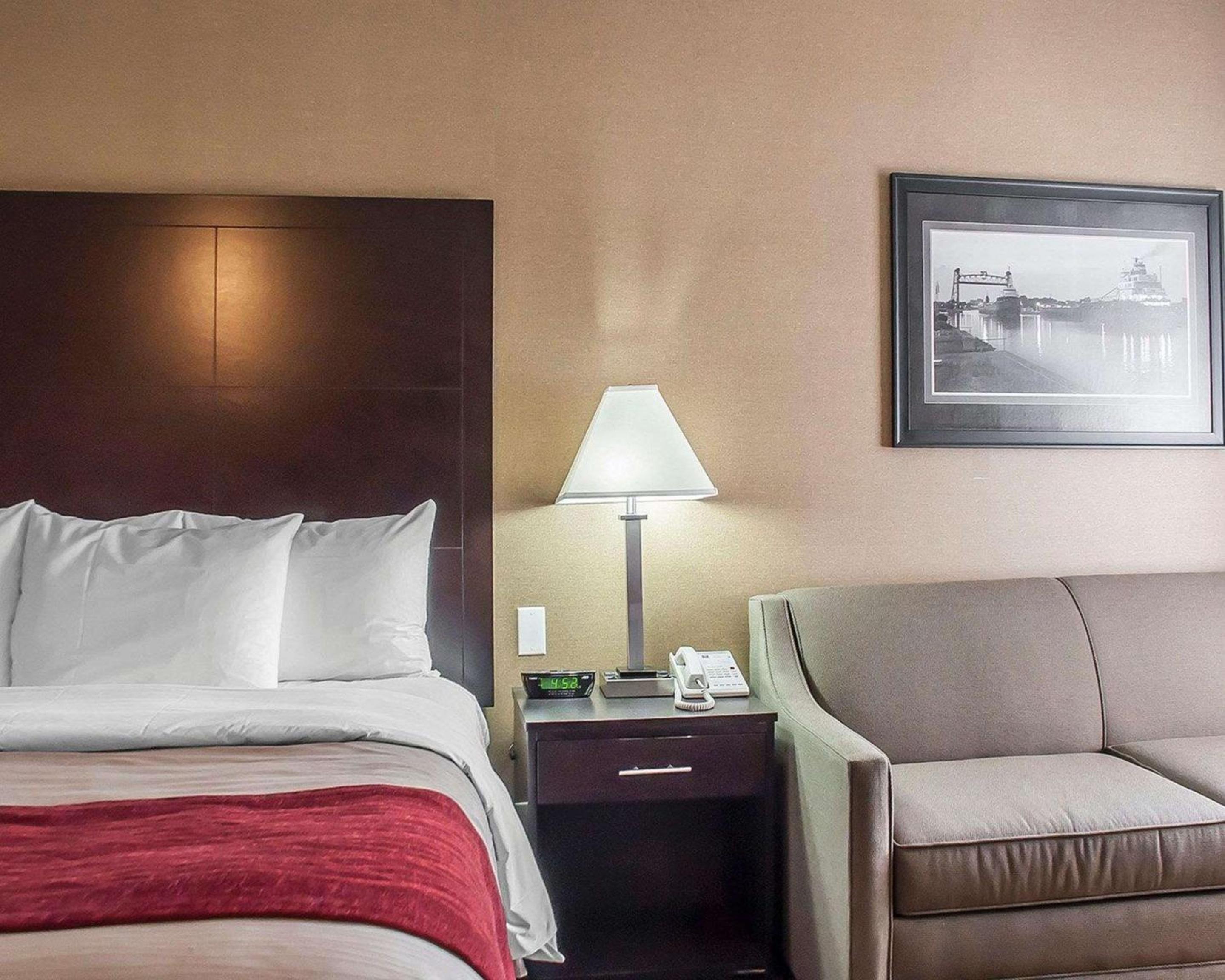 King Room with Sofa Bed - Photo 3