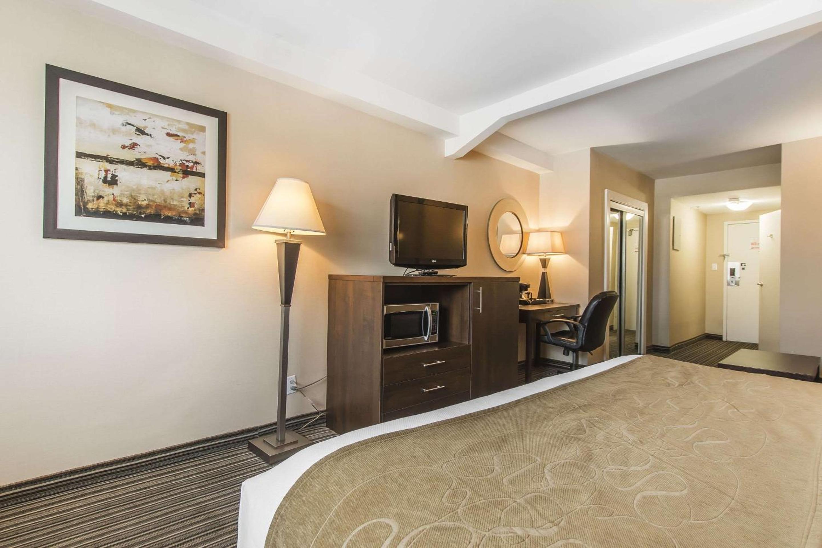 King Room with Sofa Bed - Non-Smoking - Photo 3