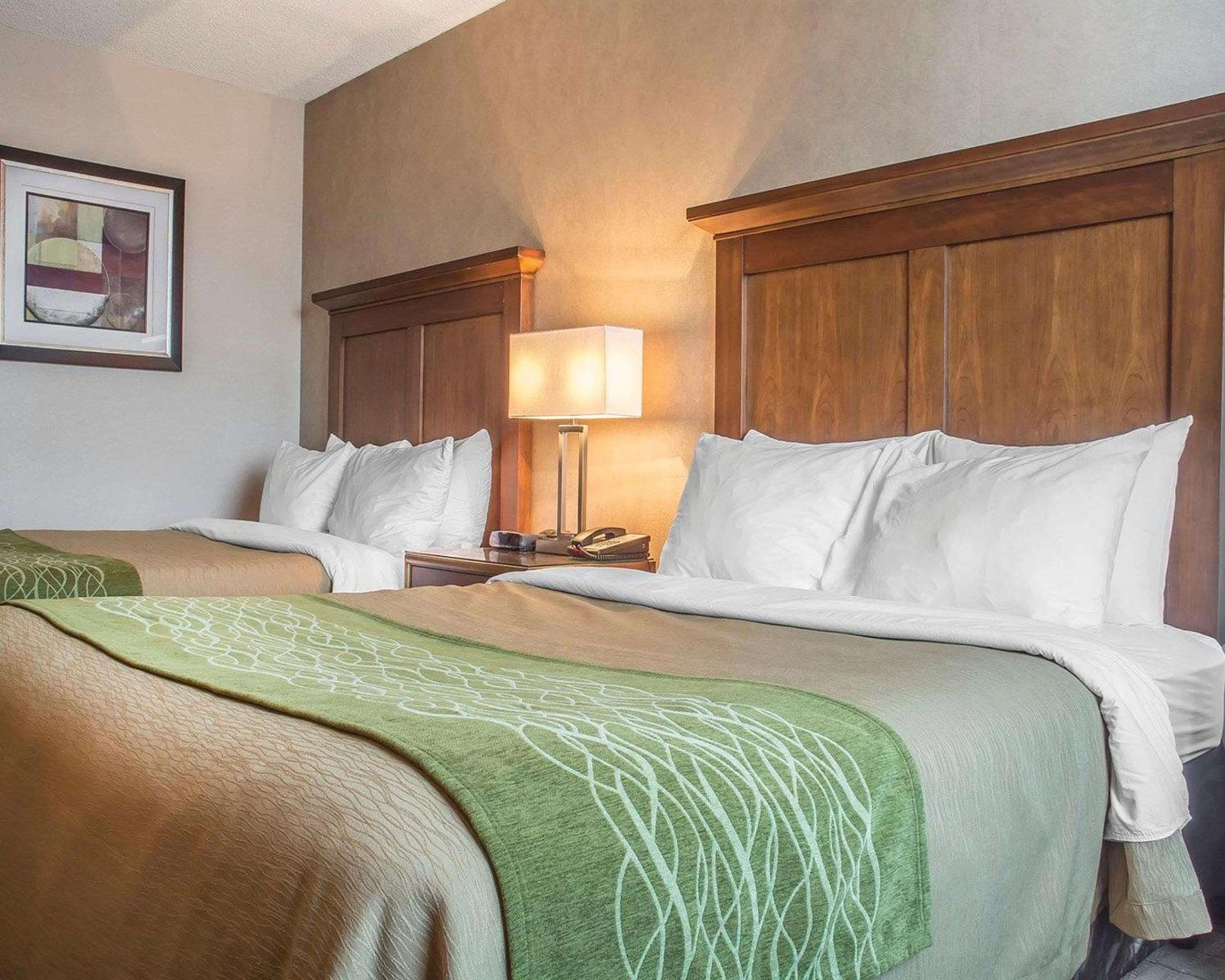 Queen Room With Two Queen Beds - Non-Smoking photo 1