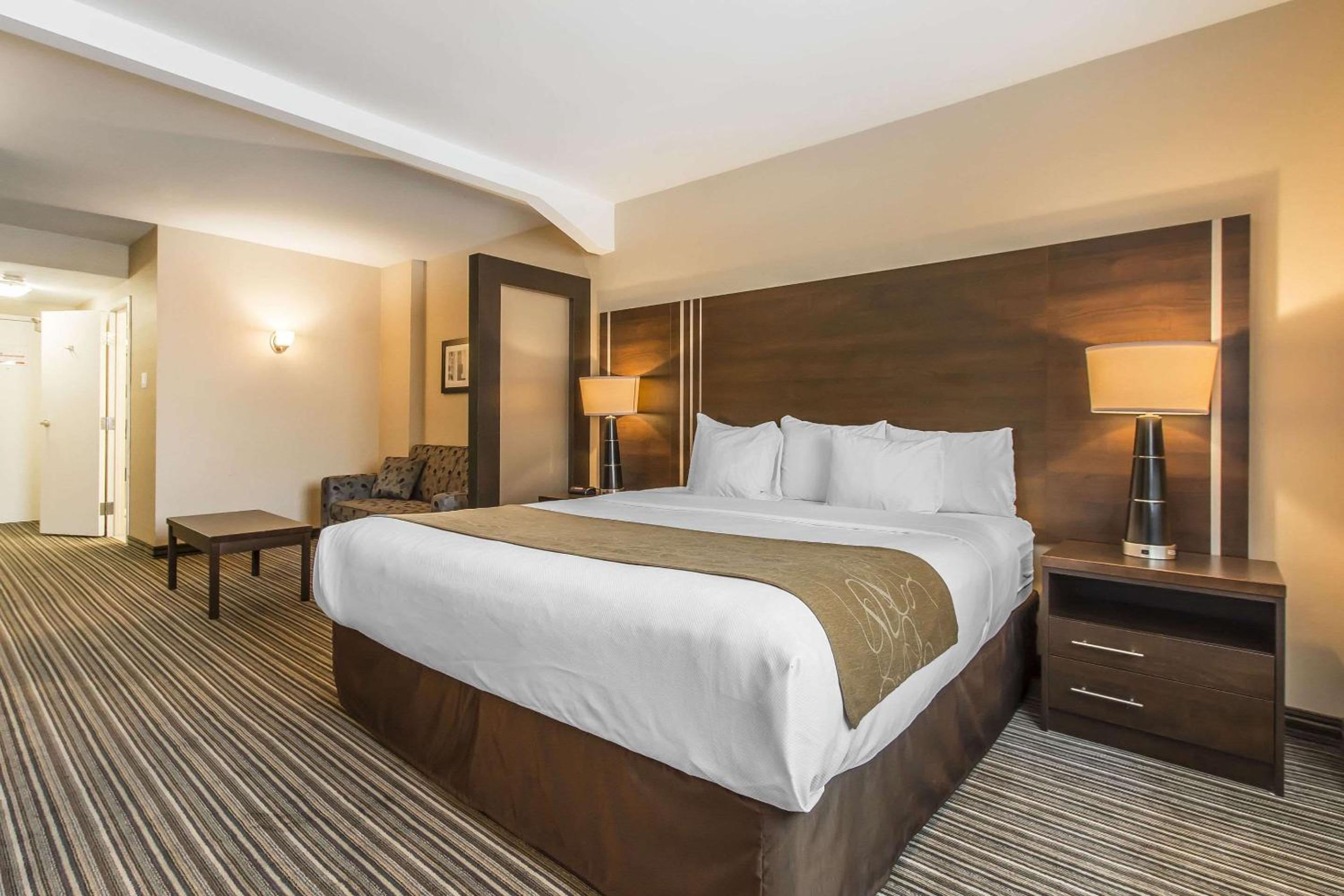 King Room with Sofa Bed - Non-Smoking - Photo 6
