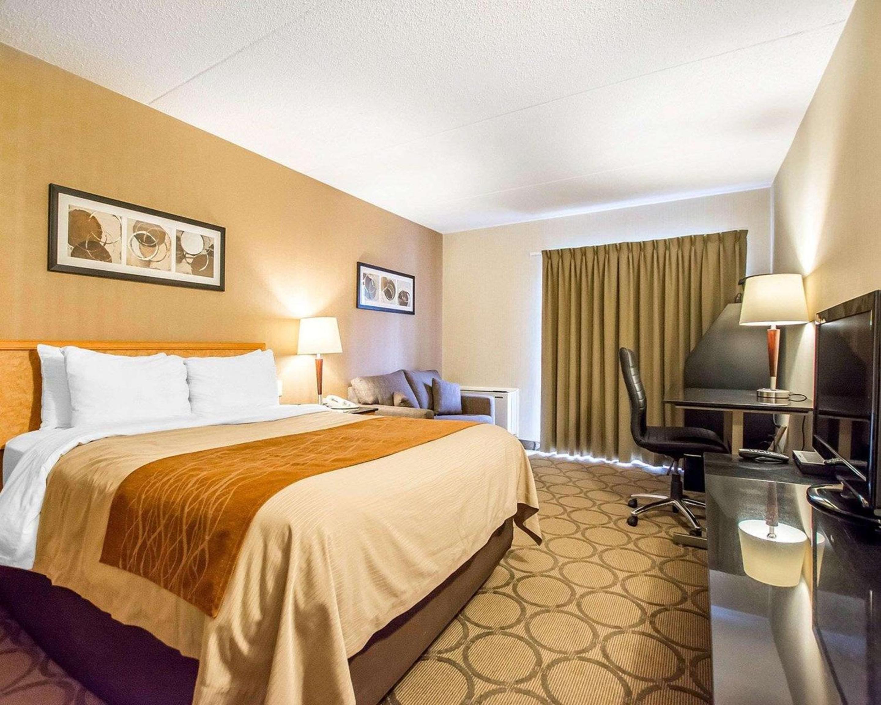 Business Queen Room - Upper Floor/Non-Smoking - Photo 1