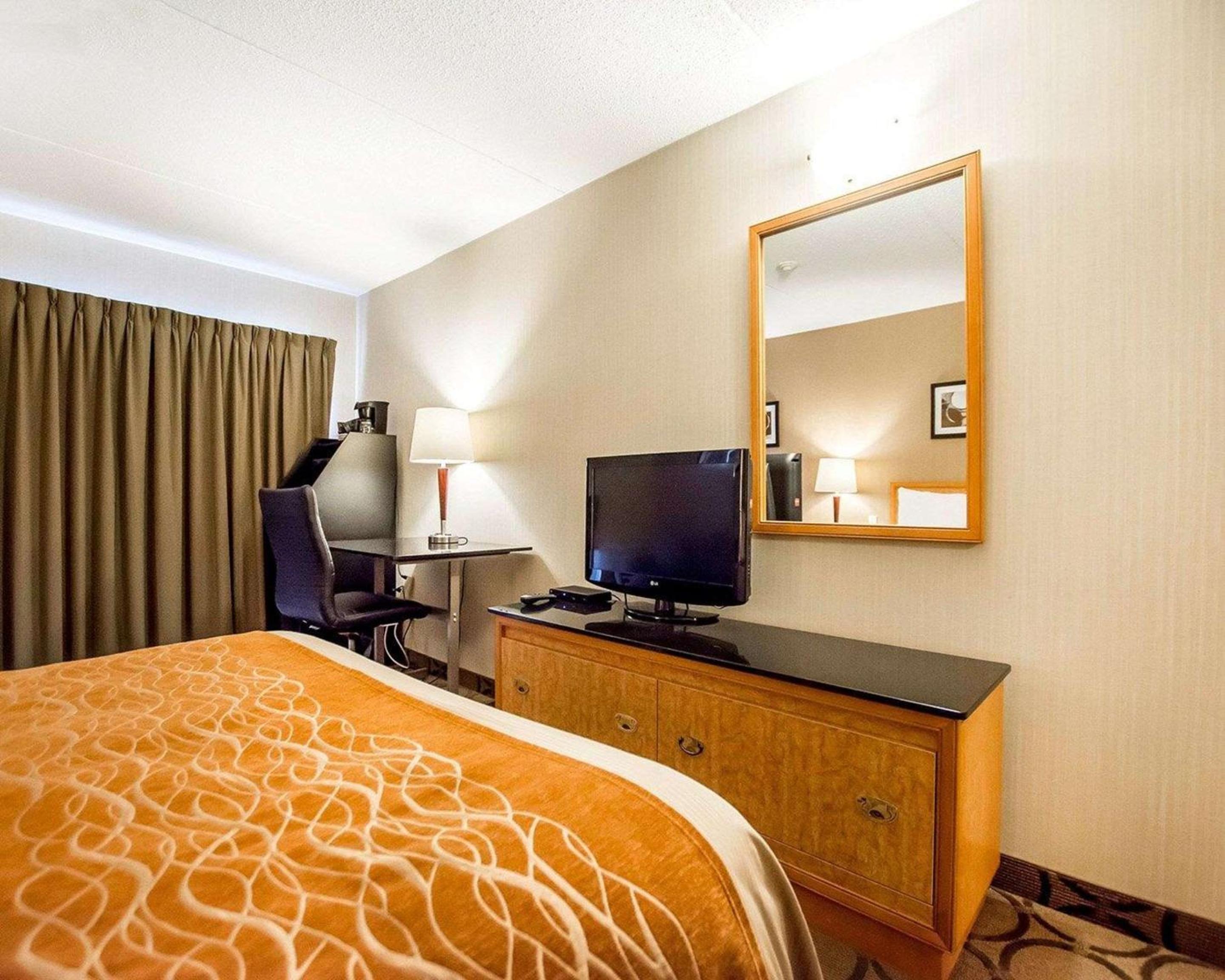Business Queen Room - Upper Floor/Non-Smoking - Photo 2
