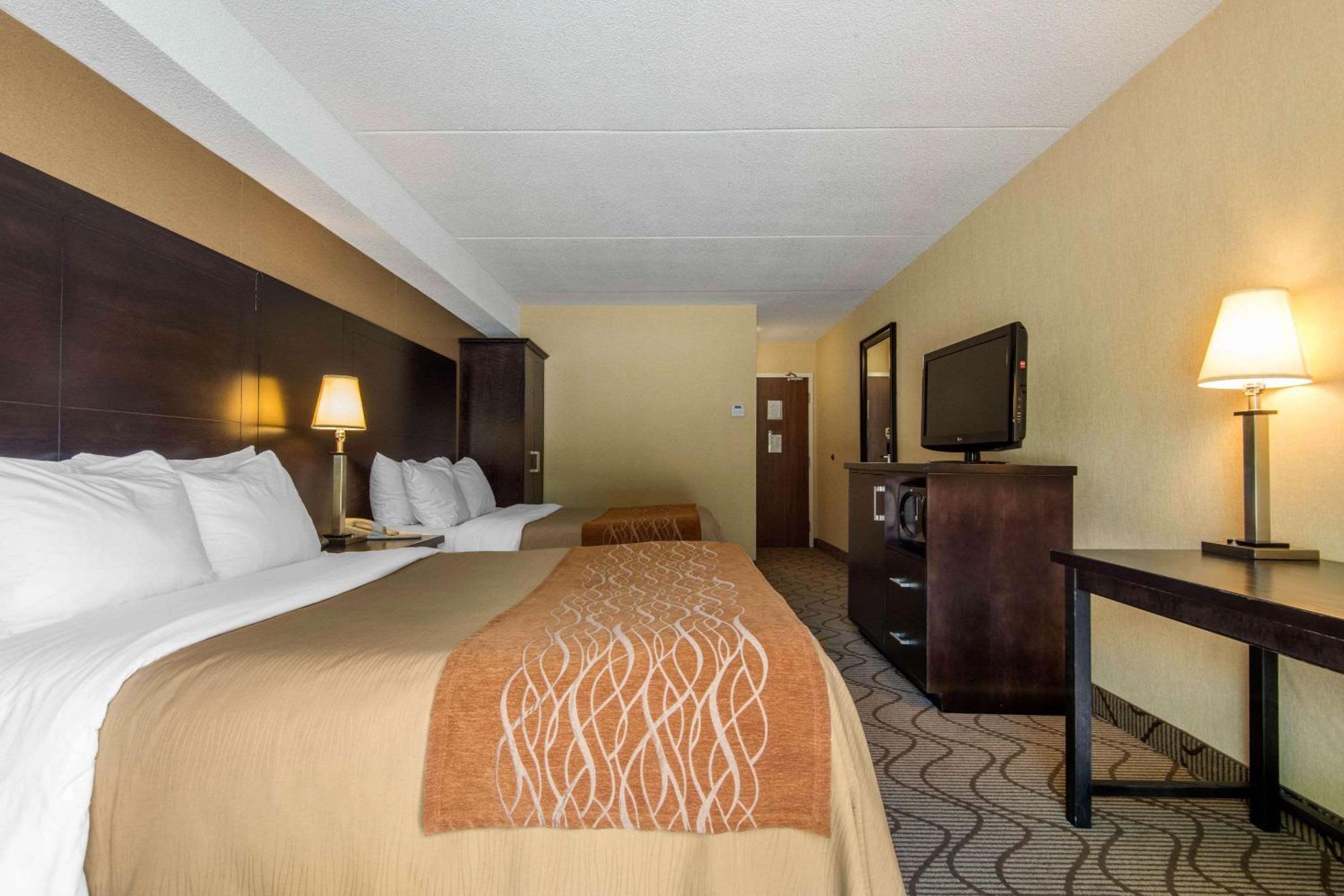 Queen Room with Two Queen Beds - Non-Smoking - Photo 1