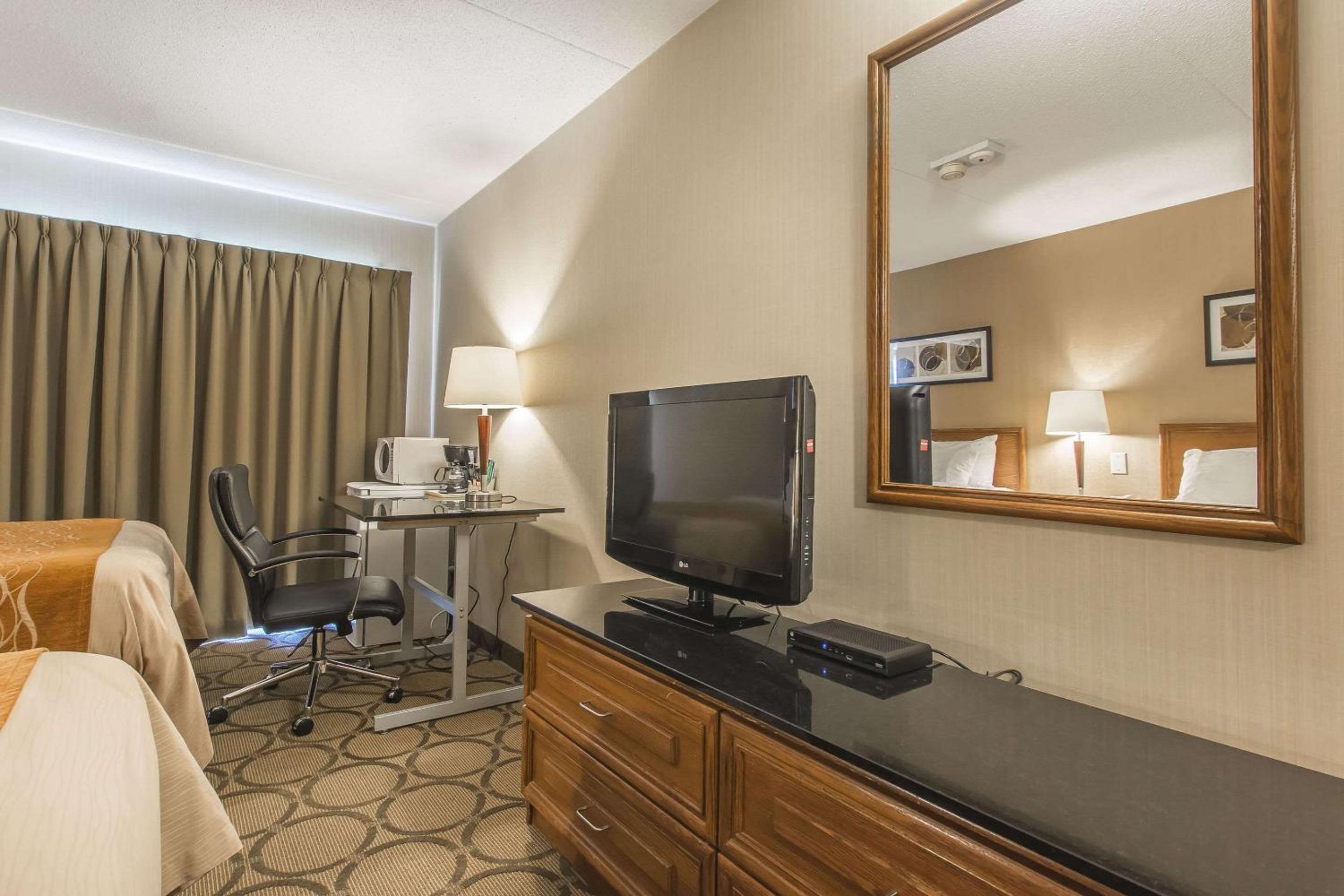 Double Room with Two Double Beds - Non-Smoking - Photo 10