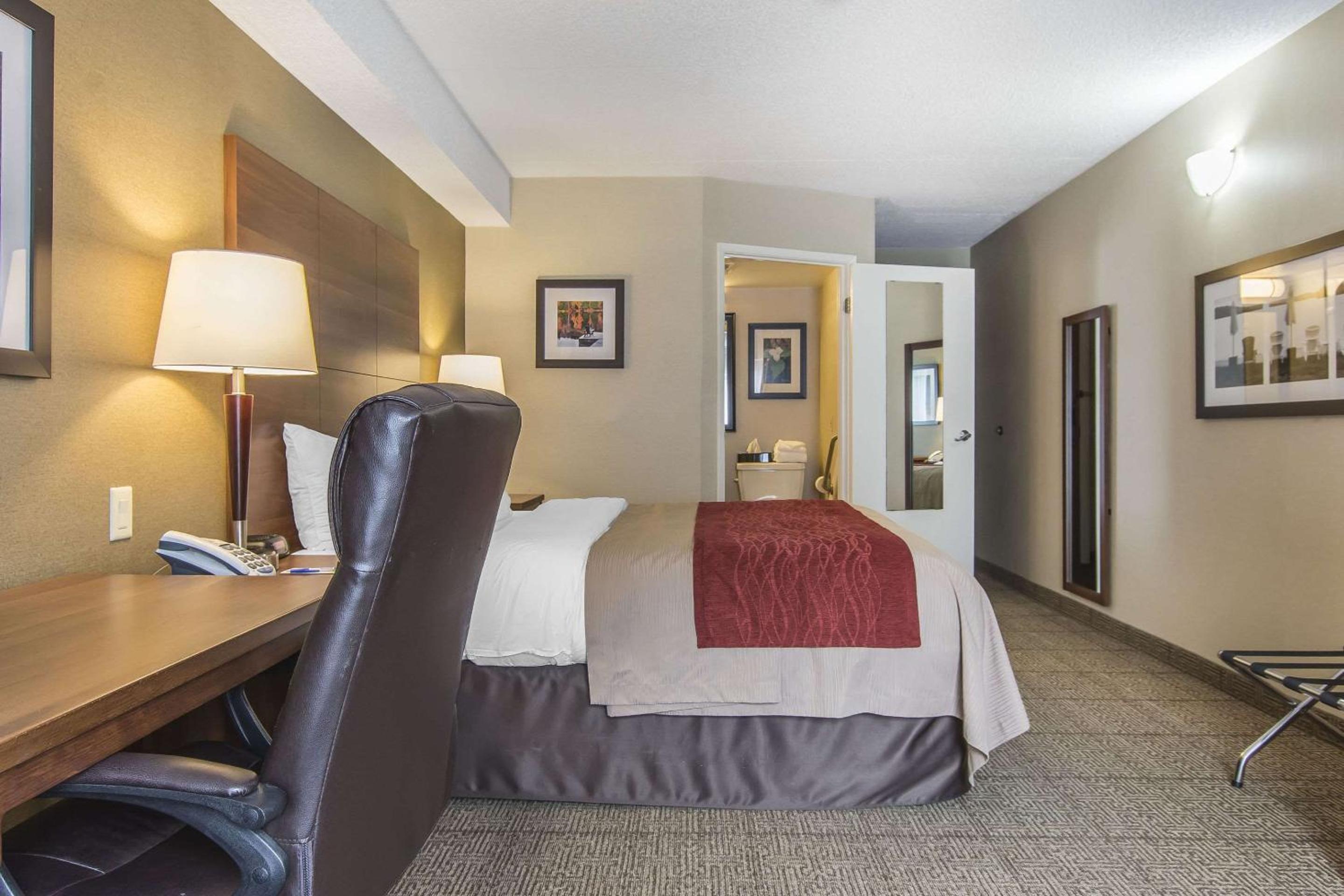 King Room - Accessible/Non Smoking - Photo 3