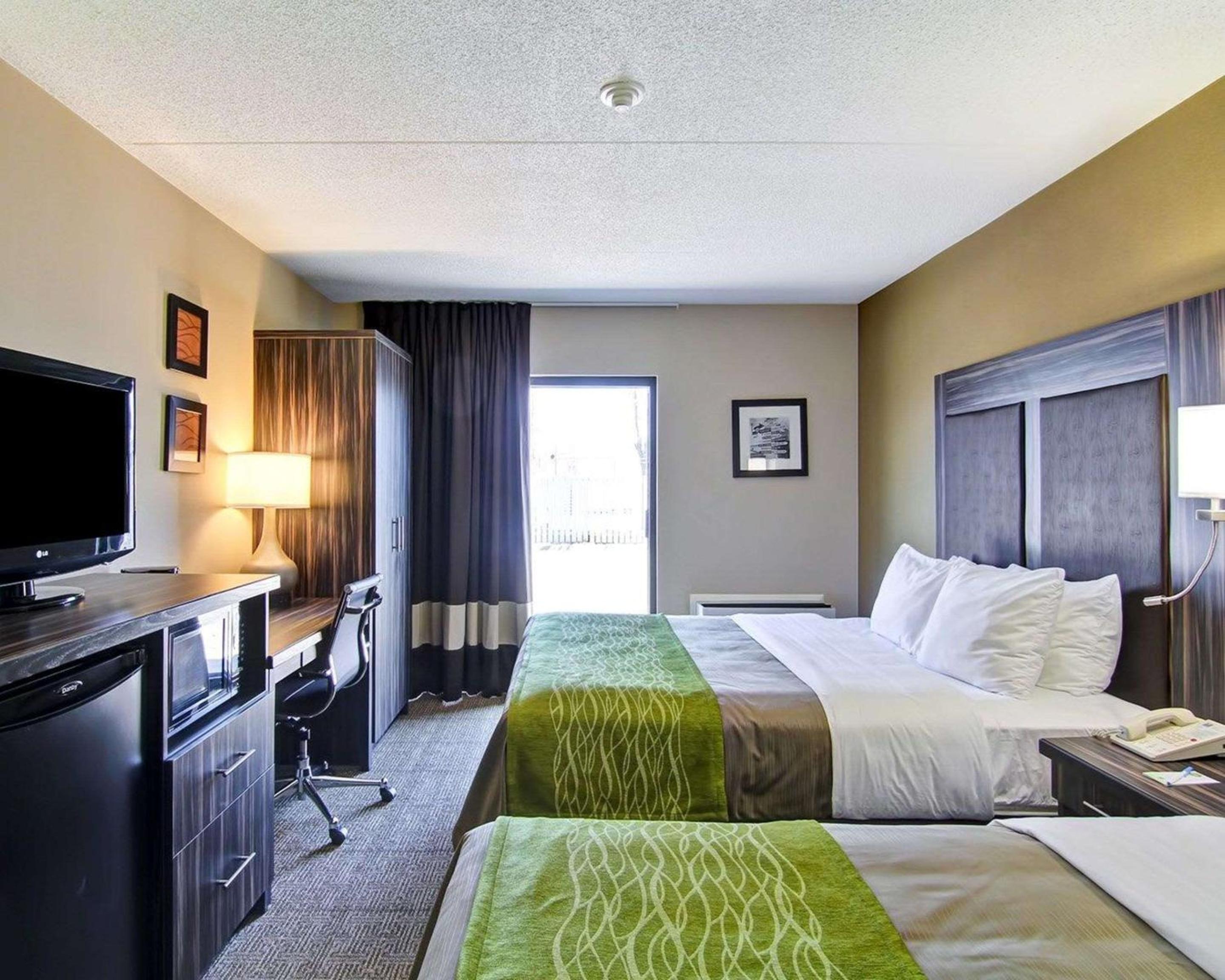 Queen Room with Two Queen Beds - Non-Smoking - Photo 1